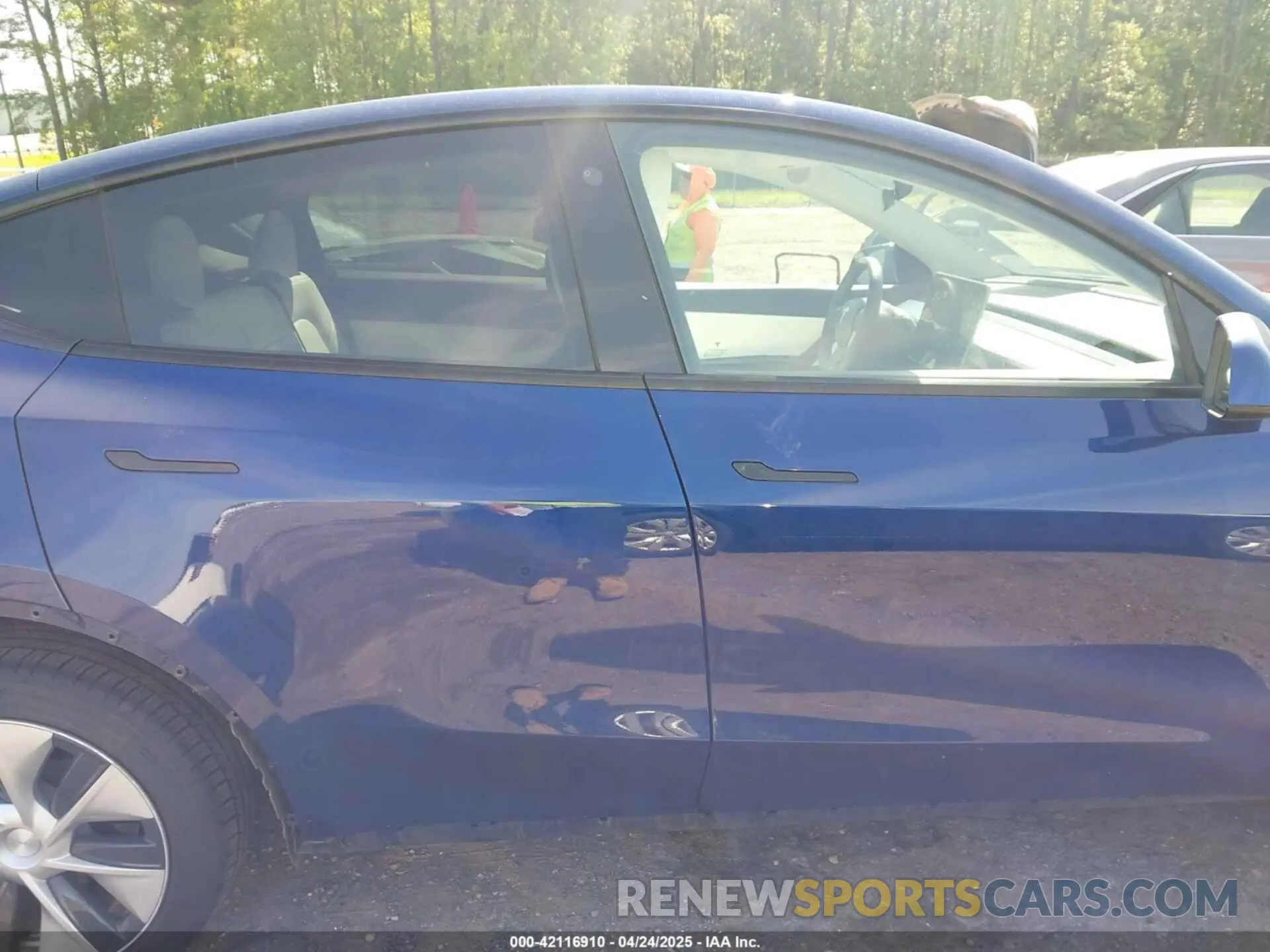 14 Photograph of a damaged car 5YJYGDEEXMF243607 TESLA MODEL Y 2021