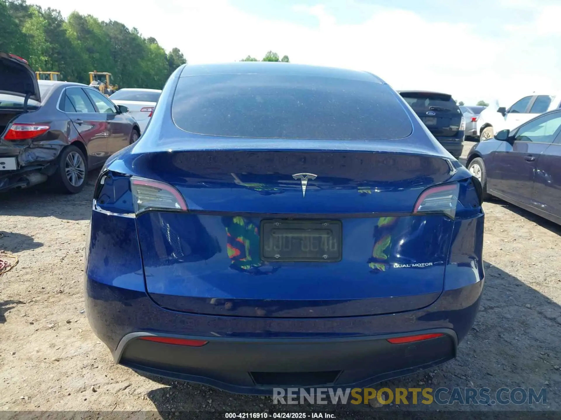 17 Photograph of a damaged car 5YJYGDEEXMF243607 TESLA MODEL Y 2021