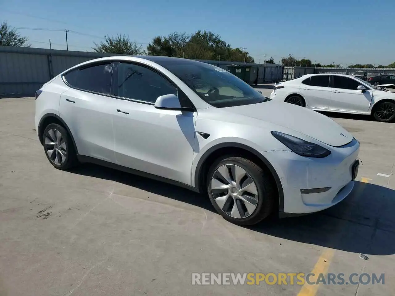 4 Photograph of a damaged car 5YJYGDEEXMF265333 TESLA MODEL Y 2021