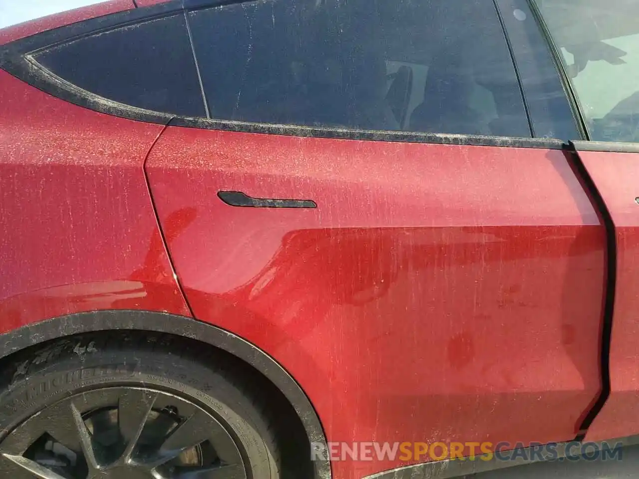 10 Photograph of a damaged car 5YJYGDEEXMF266479 TESLA MODEL Y 2021