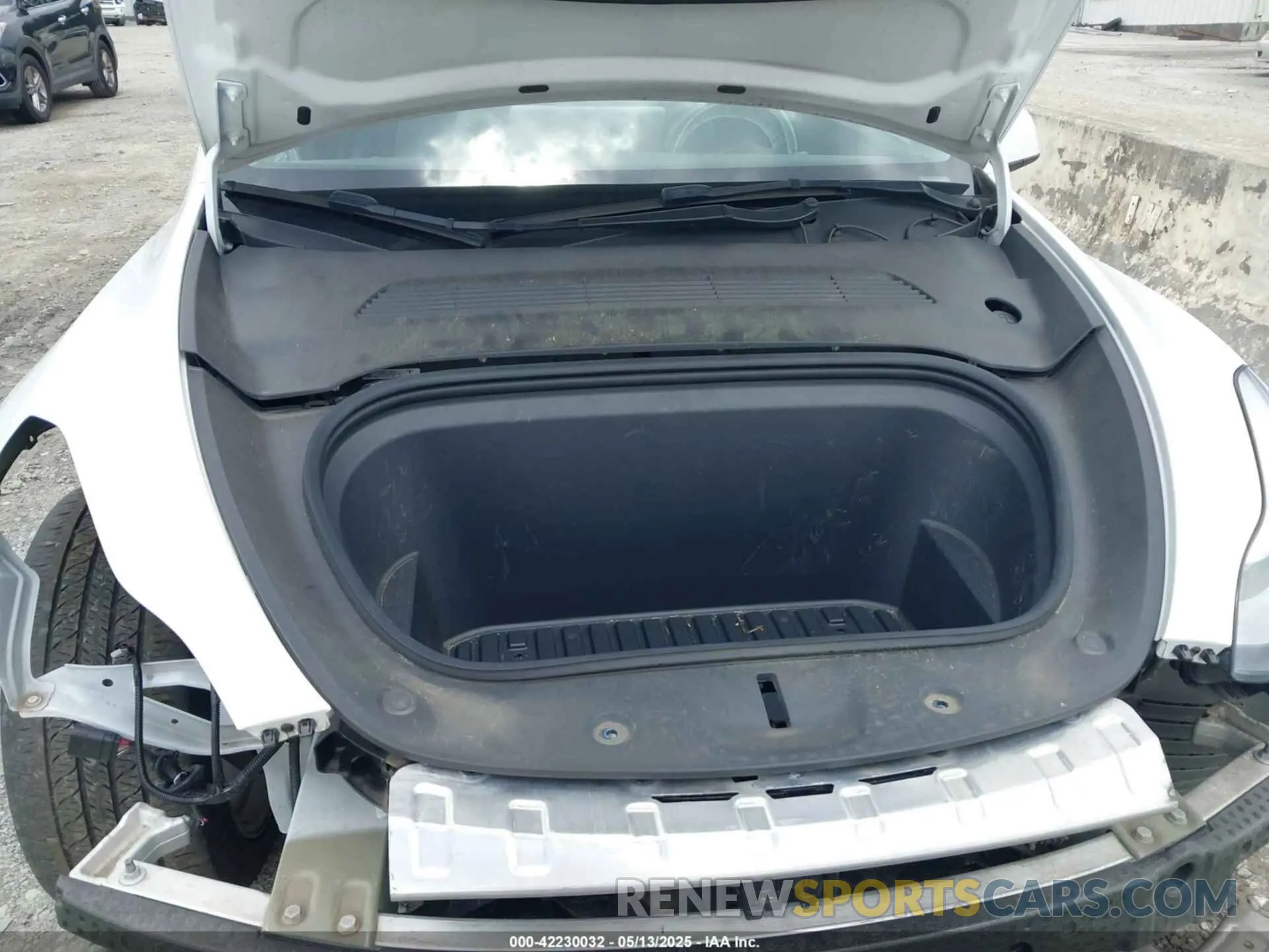 10 Photograph of a damaged car 5YJYGDEEXMF267616 TESLA MODEL Y 2021