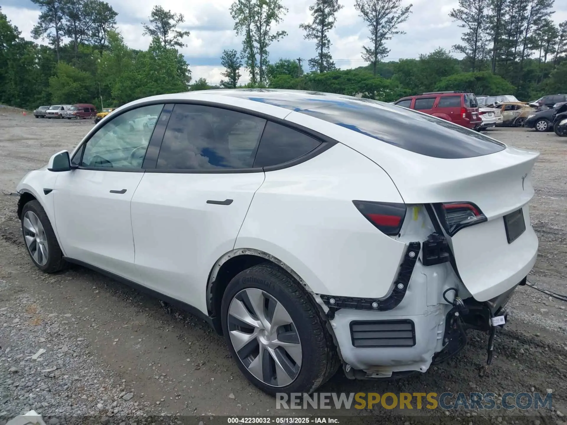 14 Photograph of a damaged car 5YJYGDEEXMF267616 TESLA MODEL Y 2021