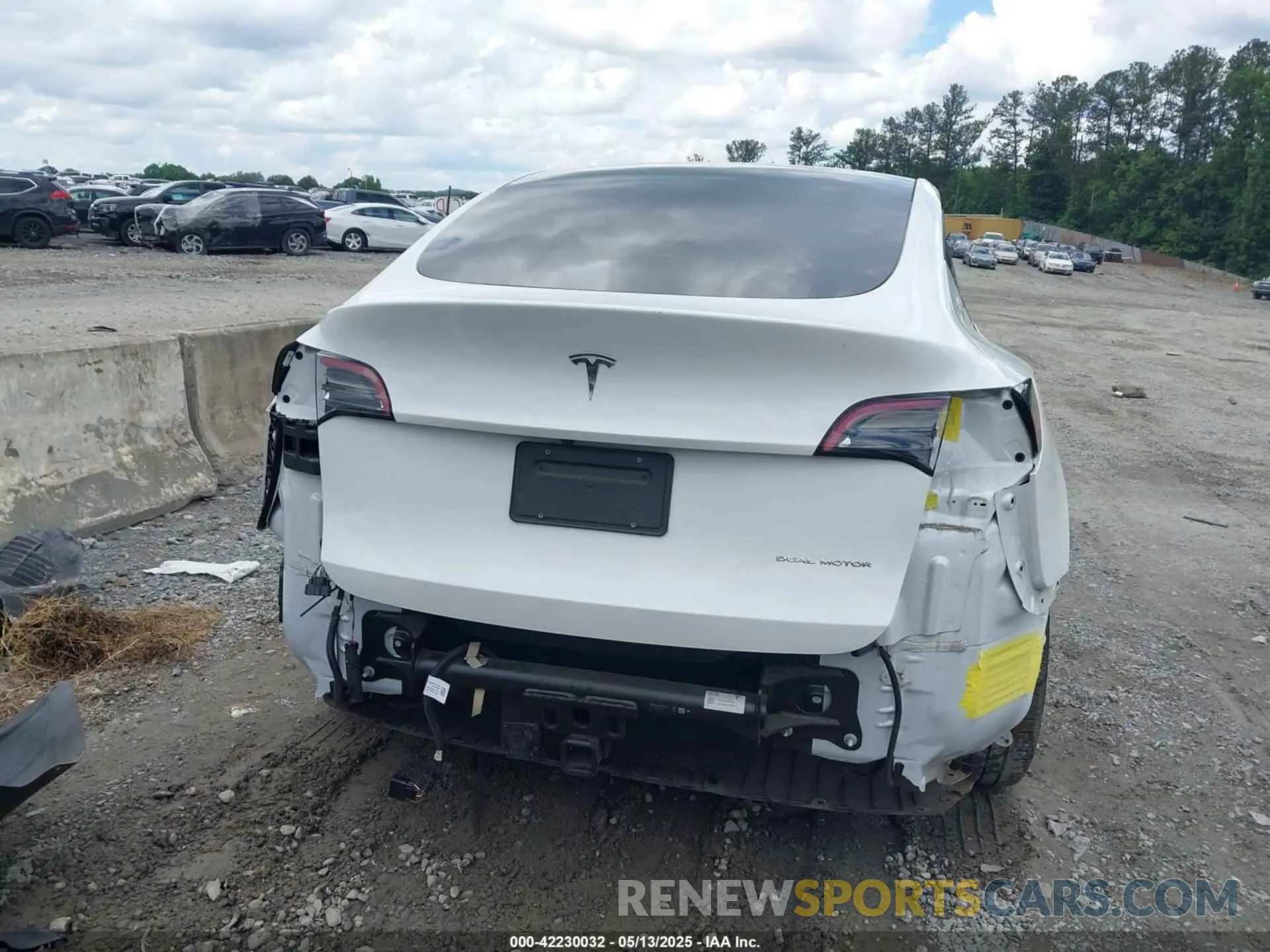 16 Photograph of a damaged car 5YJYGDEEXMF267616 TESLA MODEL Y 2021