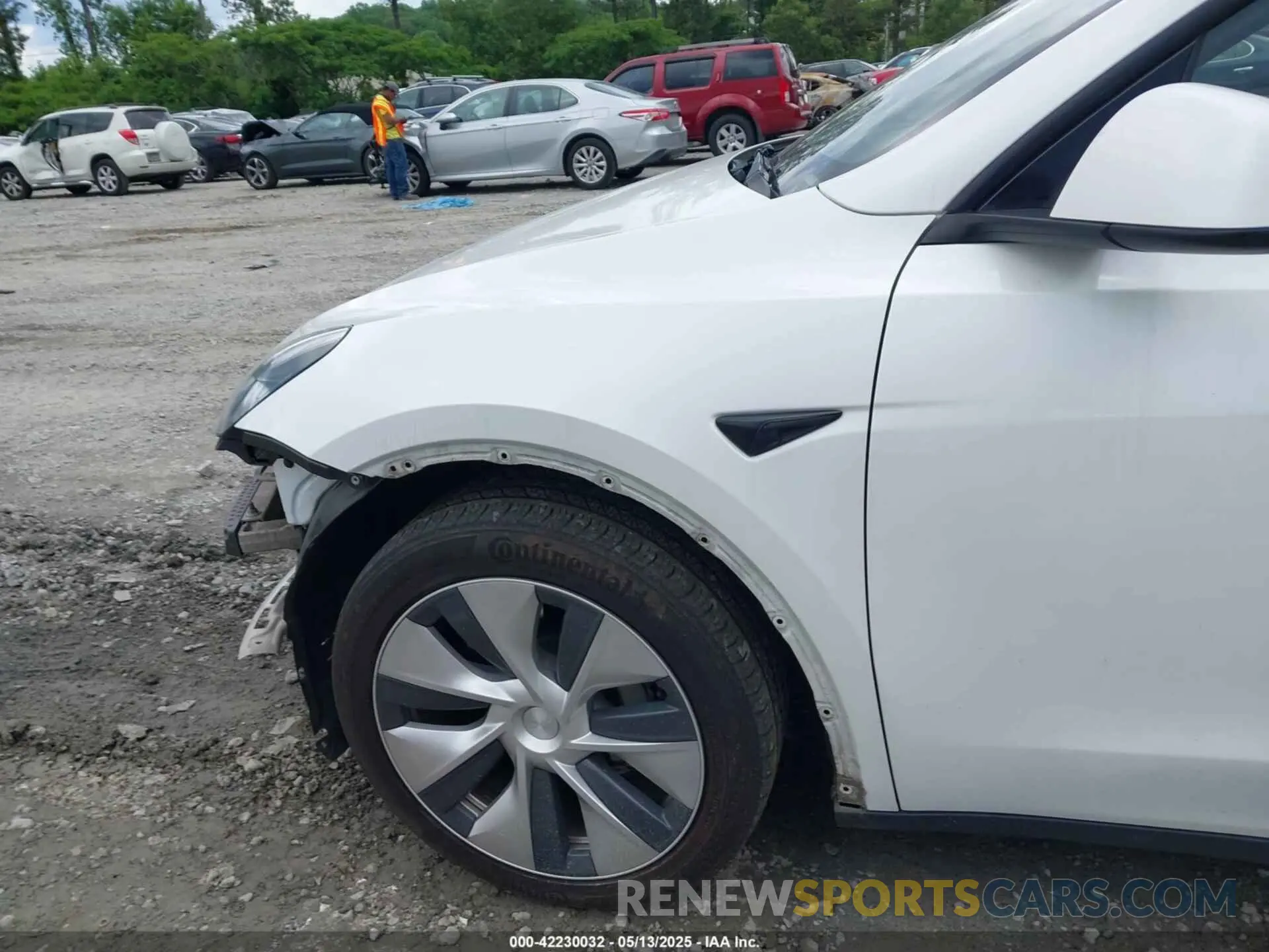 21 Photograph of a damaged car 5YJYGDEEXMF267616 TESLA MODEL Y 2021
