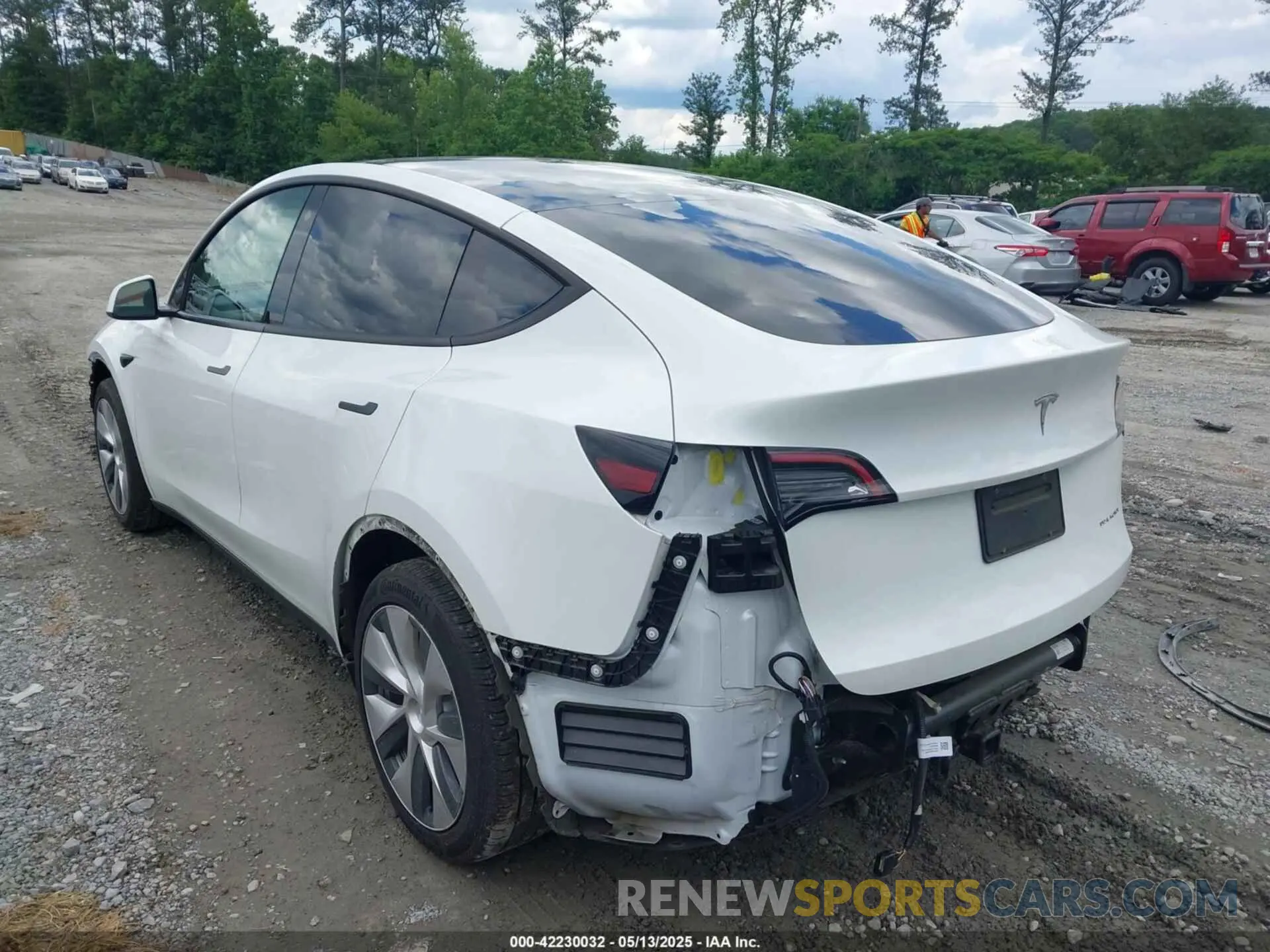 3 Photograph of a damaged car 5YJYGDEEXMF267616 TESLA MODEL Y 2021