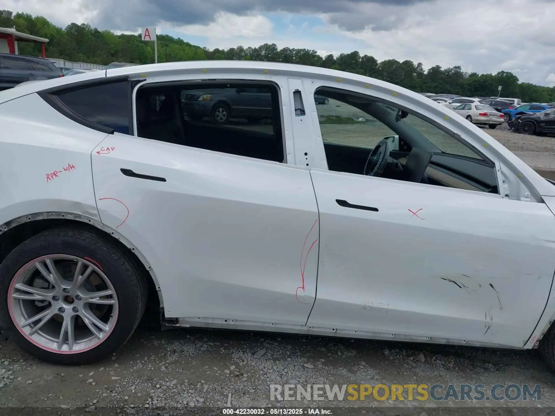 6 Photograph of a damaged car 5YJYGDEEXMF267616 TESLA MODEL Y 2021