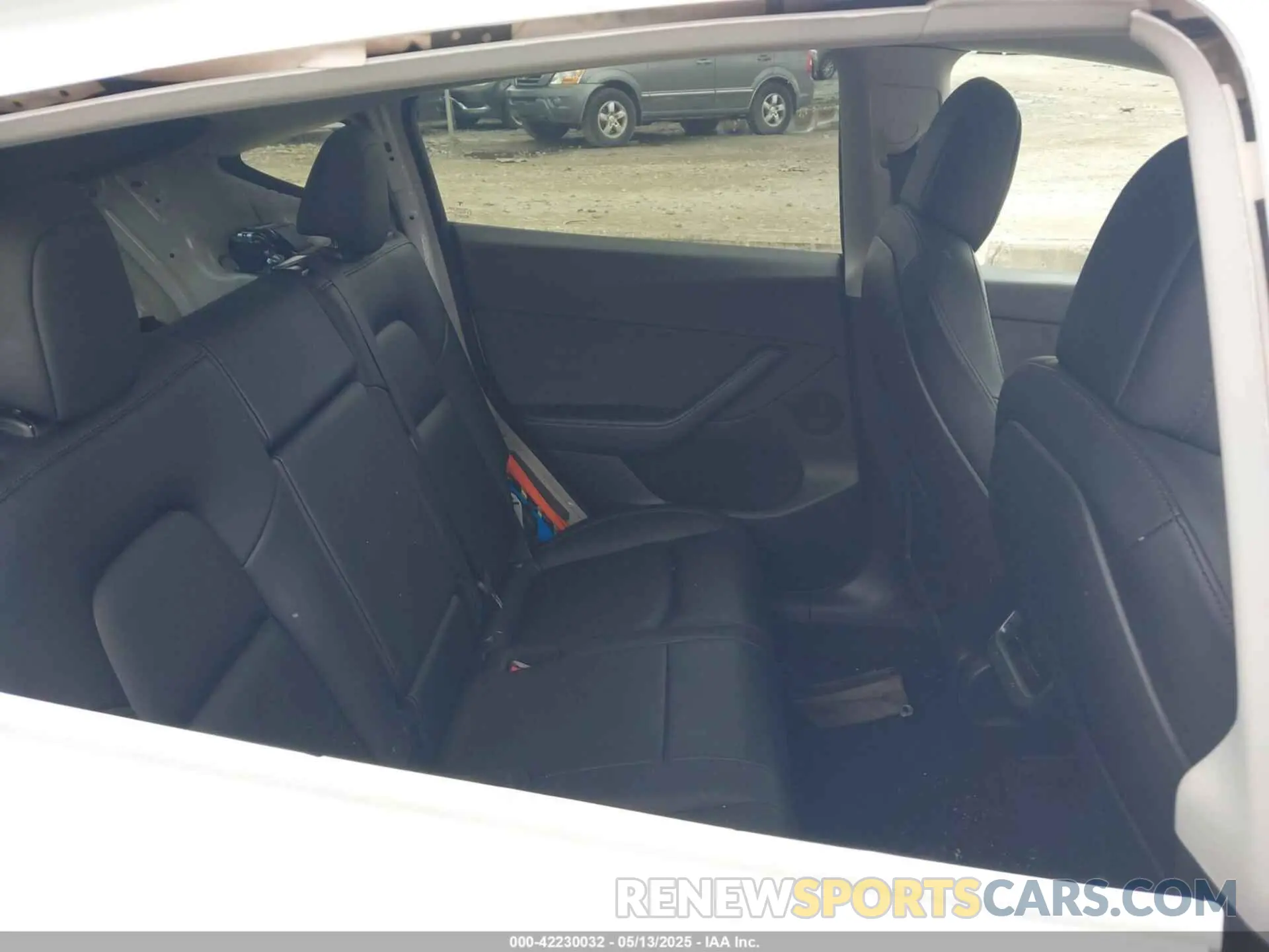 8 Photograph of a damaged car 5YJYGDEEXMF267616 TESLA MODEL Y 2021