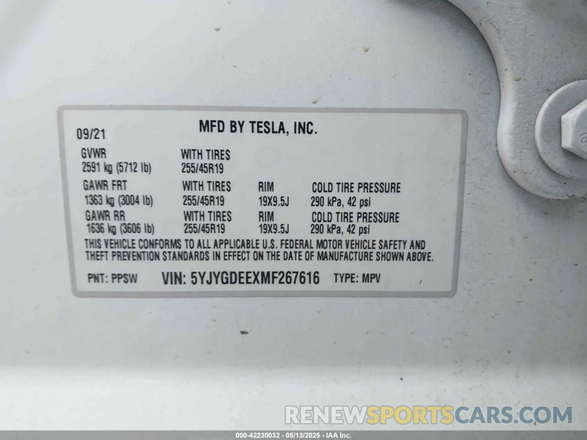 9 Photograph of a damaged car 5YJYGDEEXMF267616 TESLA MODEL Y 2021