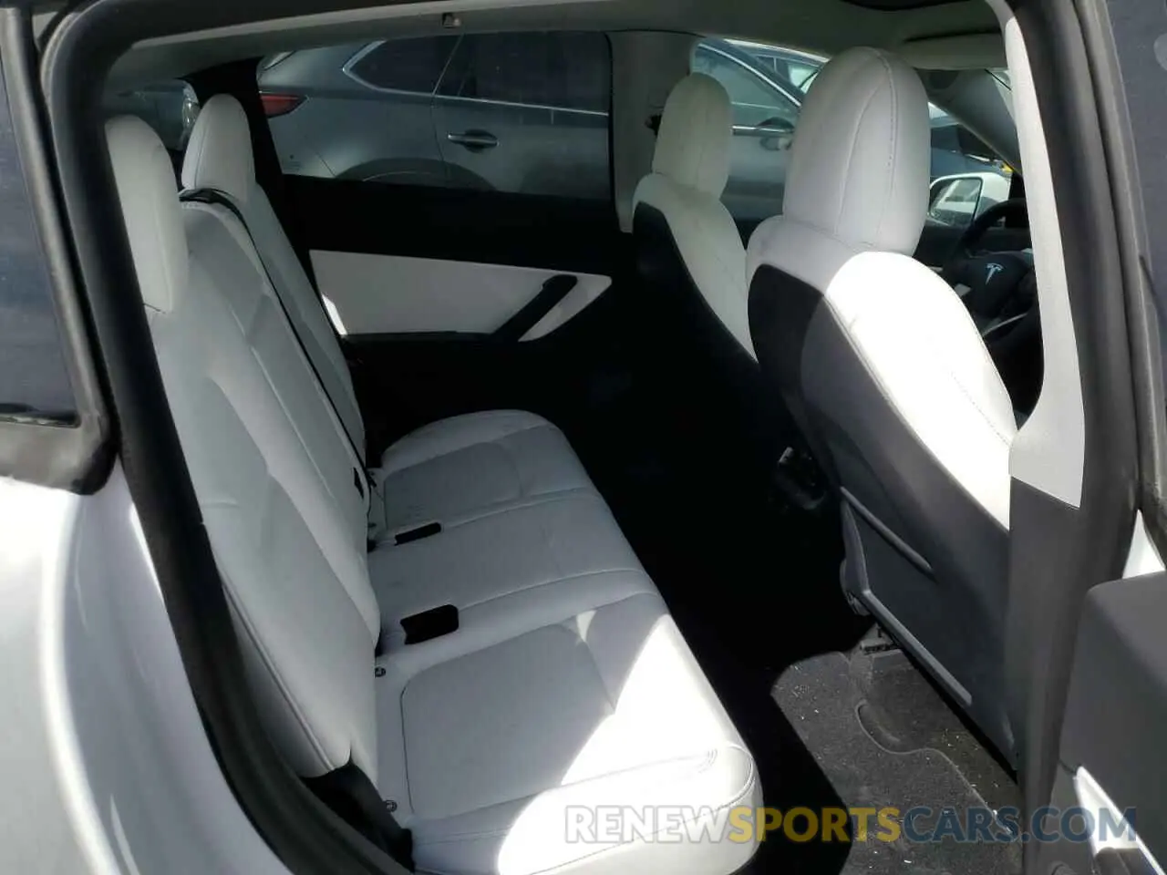 11 Photograph of a damaged car 5YJYGDEEXMF268300 TESLA MODEL Y 2021