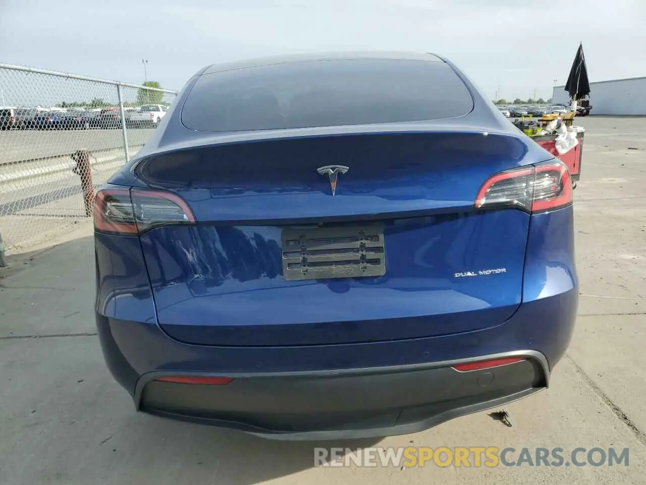 6 Photograph of a damaged car 5YJYGDEEXMF271715 TESLA MODEL Y 2021