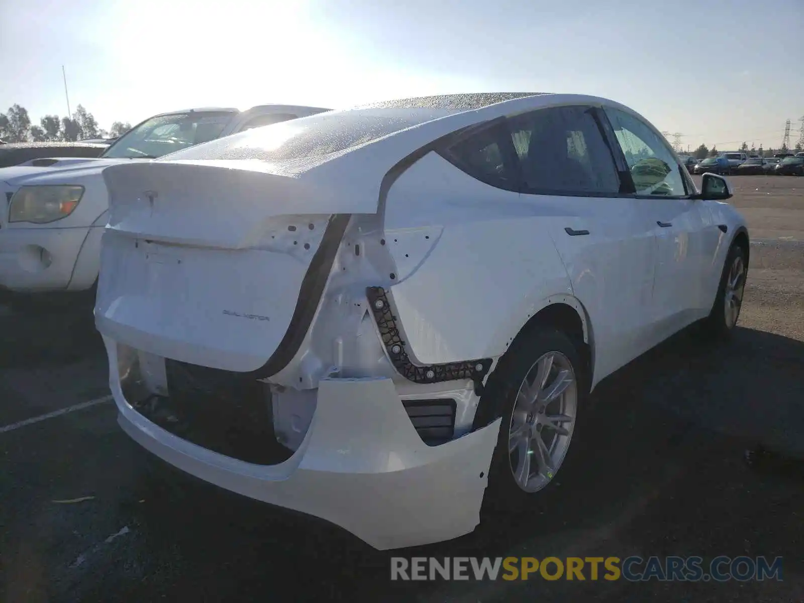 4 Photograph of a damaged car 5YJYGDEEXMF273481 TESLA MODEL Y 2021