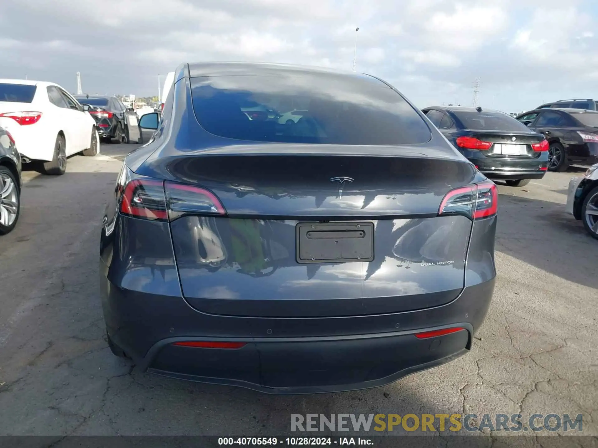 17 Photograph of a damaged car 5YJYGDEEXMF283136 TESLA MODEL Y 2021