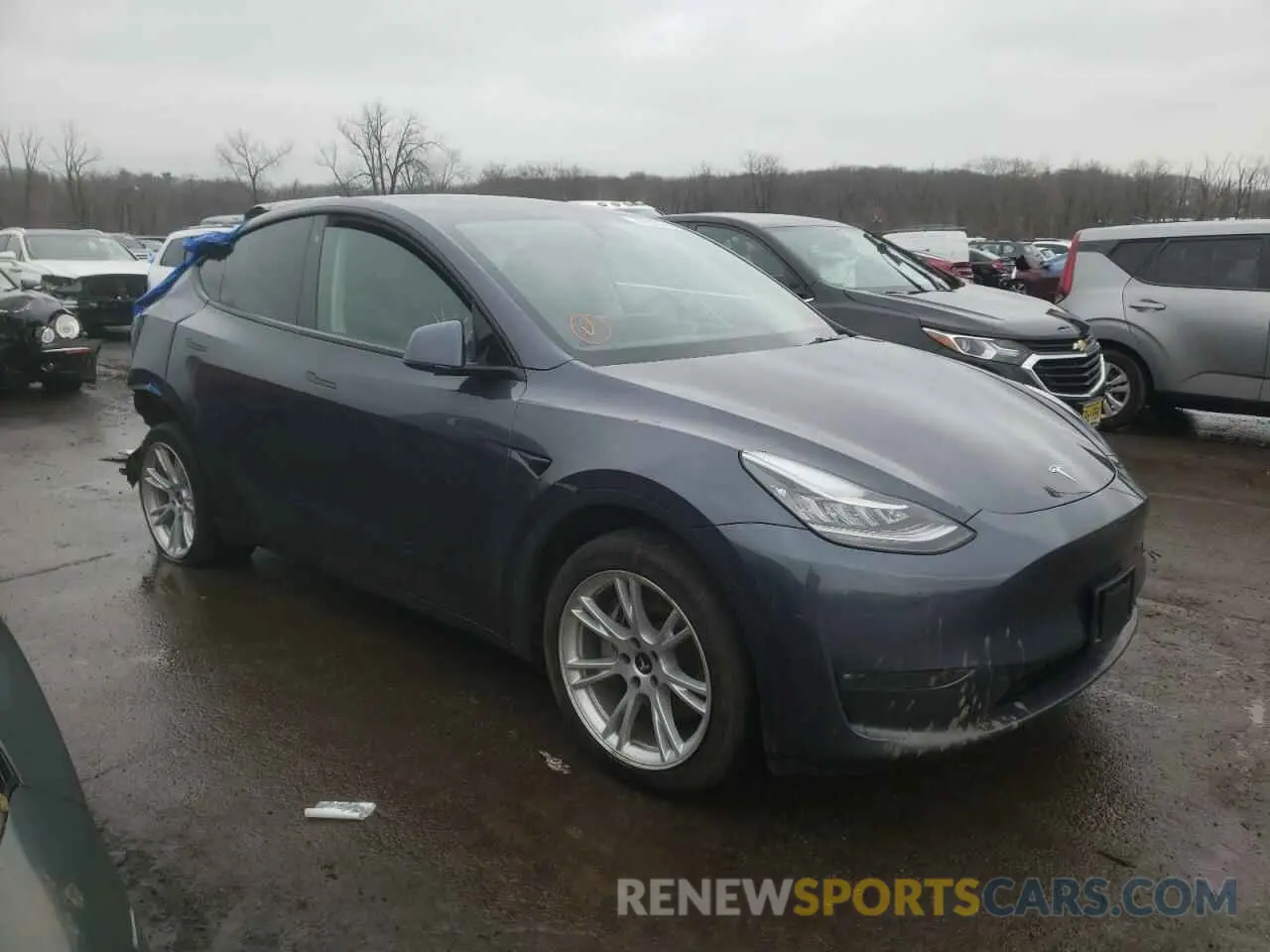 4 Photograph of a damaged car 5YJYGDEEXMF288286 TESLA MODEL Y 2021