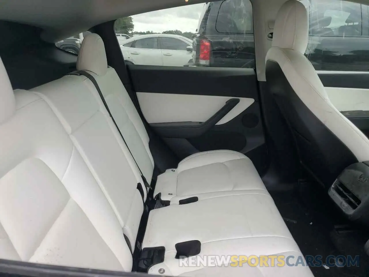 10 Photograph of a damaged car 5YJYGDEEXMF293455 TESLA MODEL Y 2021