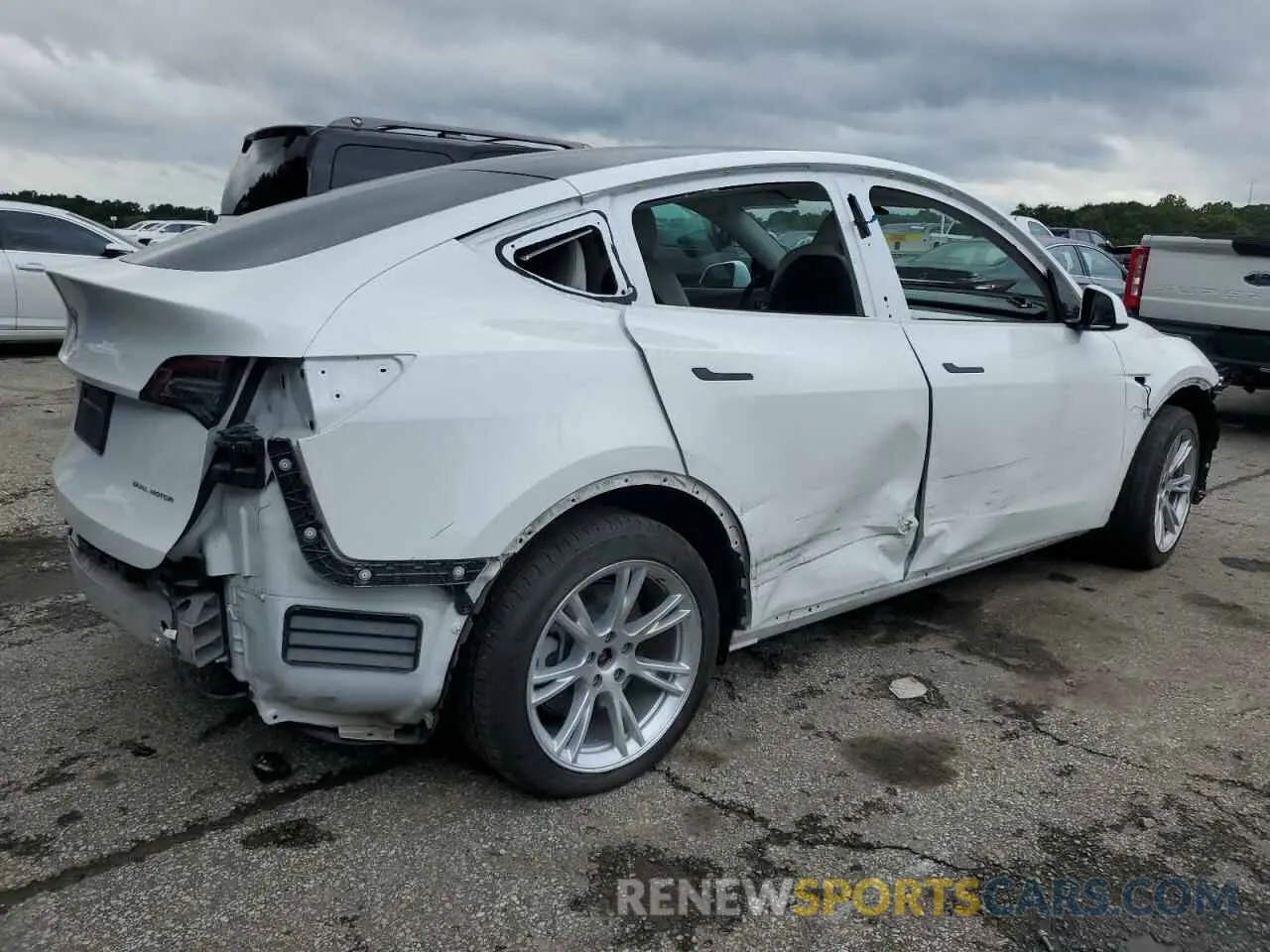 3 Photograph of a damaged car 5YJYGDEEXMF293455 TESLA MODEL Y 2021