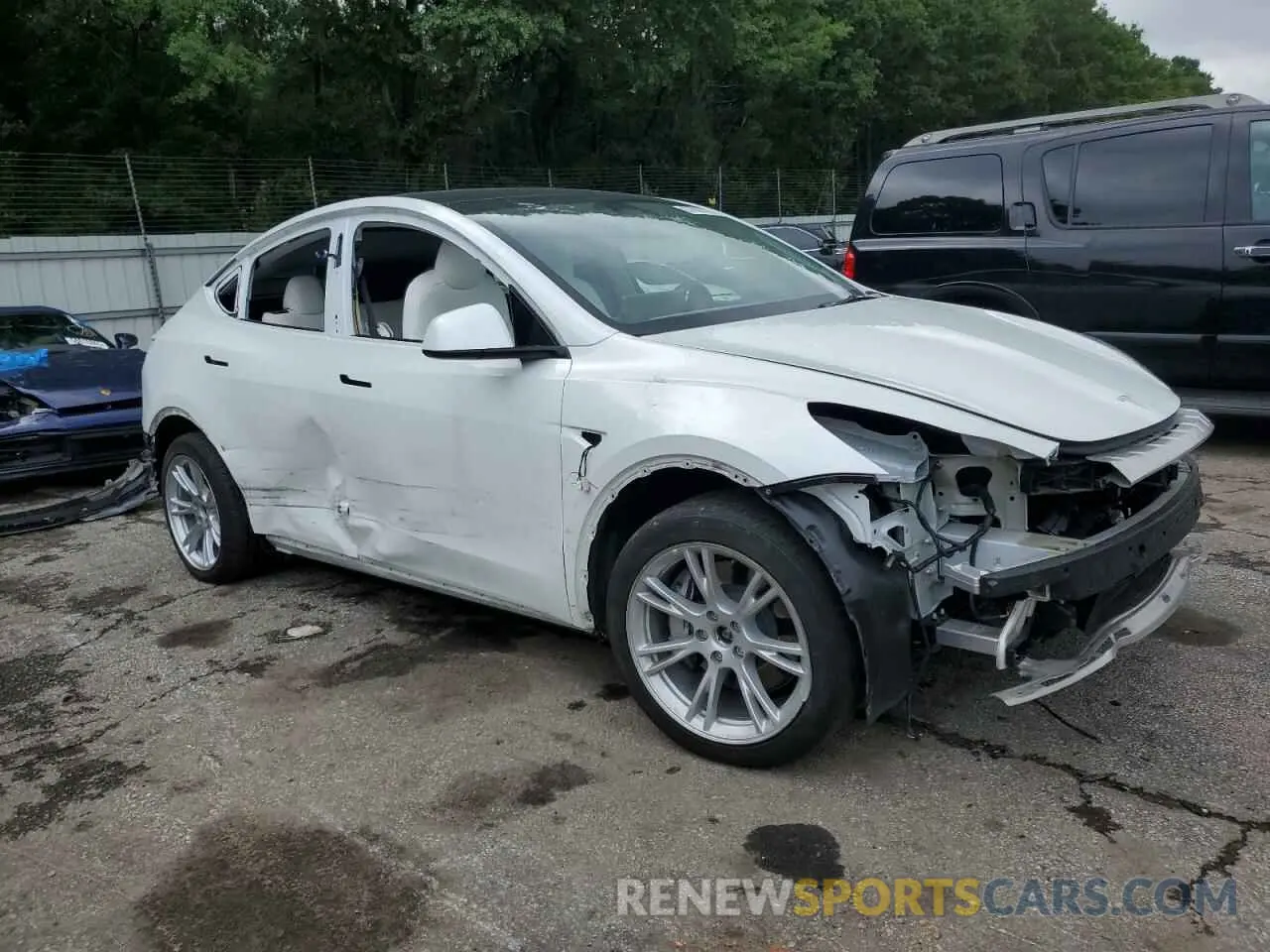4 Photograph of a damaged car 5YJYGDEEXMF293455 TESLA MODEL Y 2021