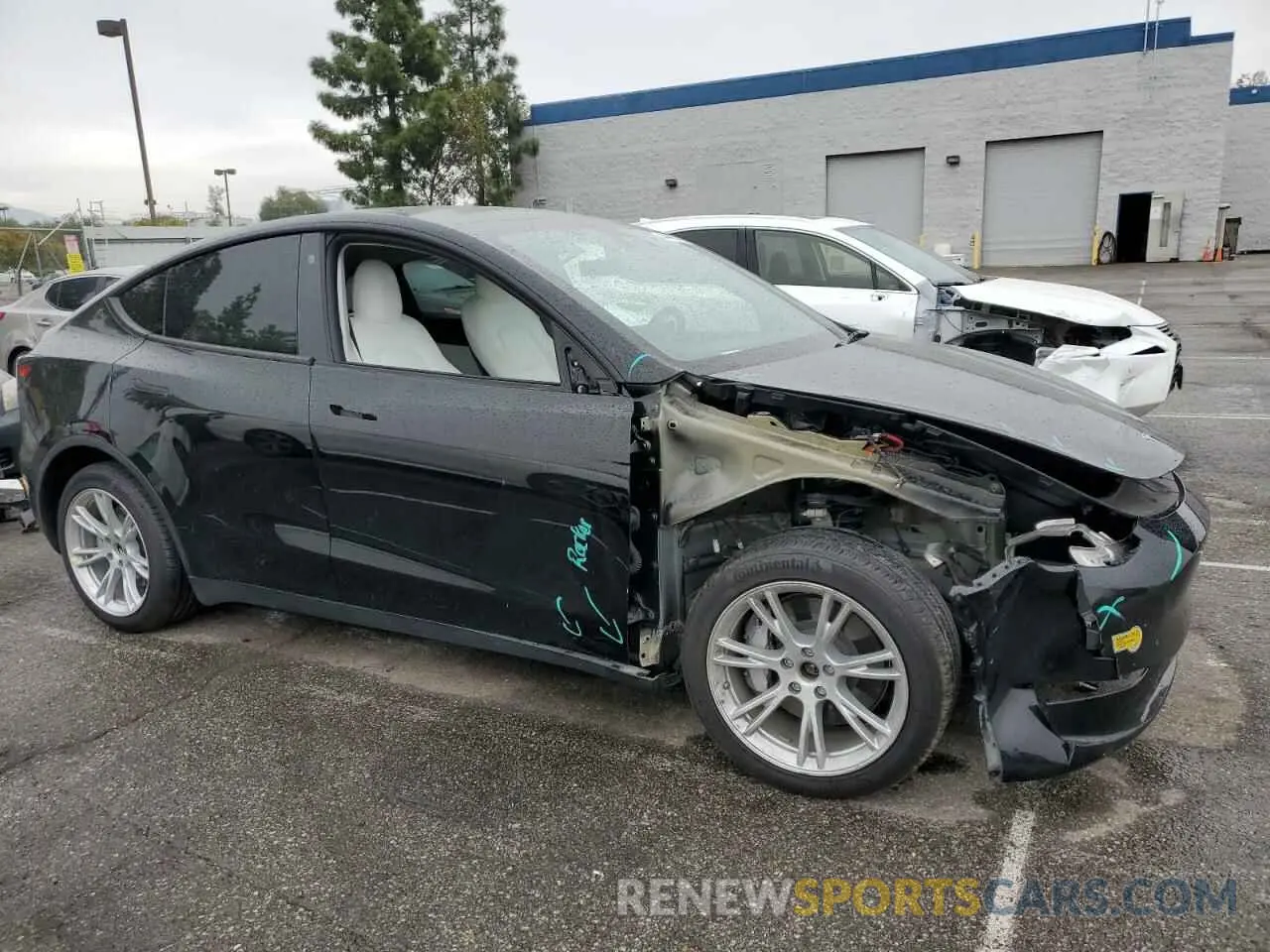 4 Photograph of a damaged car 5YJYGDEEXMF294556 TESLA MODEL Y 2021