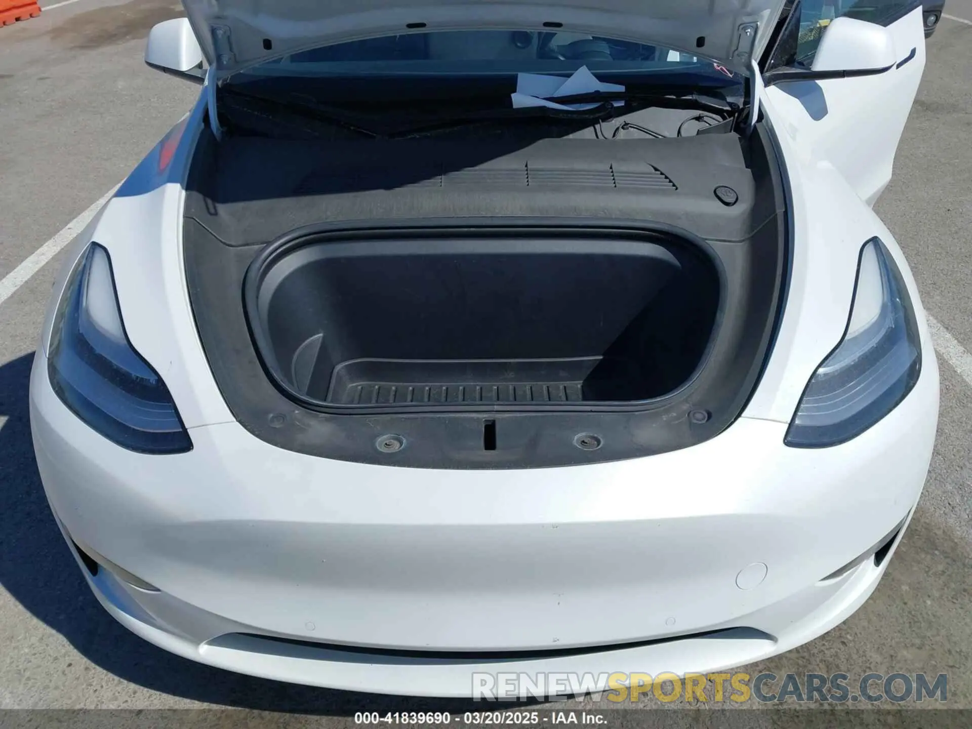 10 Photograph of a damaged car 5YJYGDEEXMF304096 TESLA MODEL Y 2021