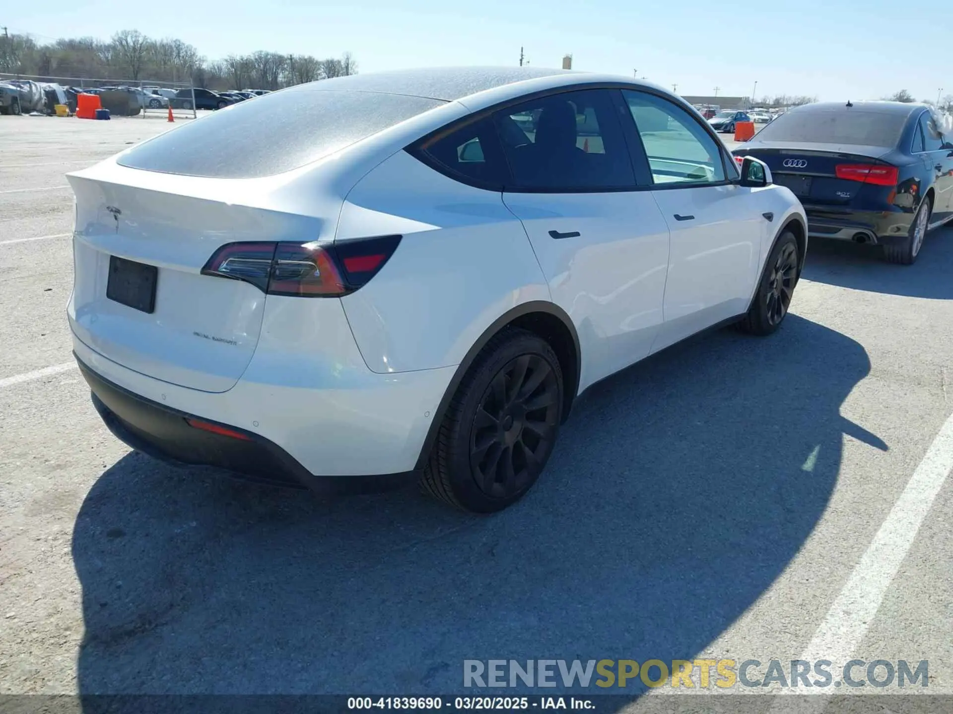 4 Photograph of a damaged car 5YJYGDEEXMF304096 TESLA MODEL Y 2021