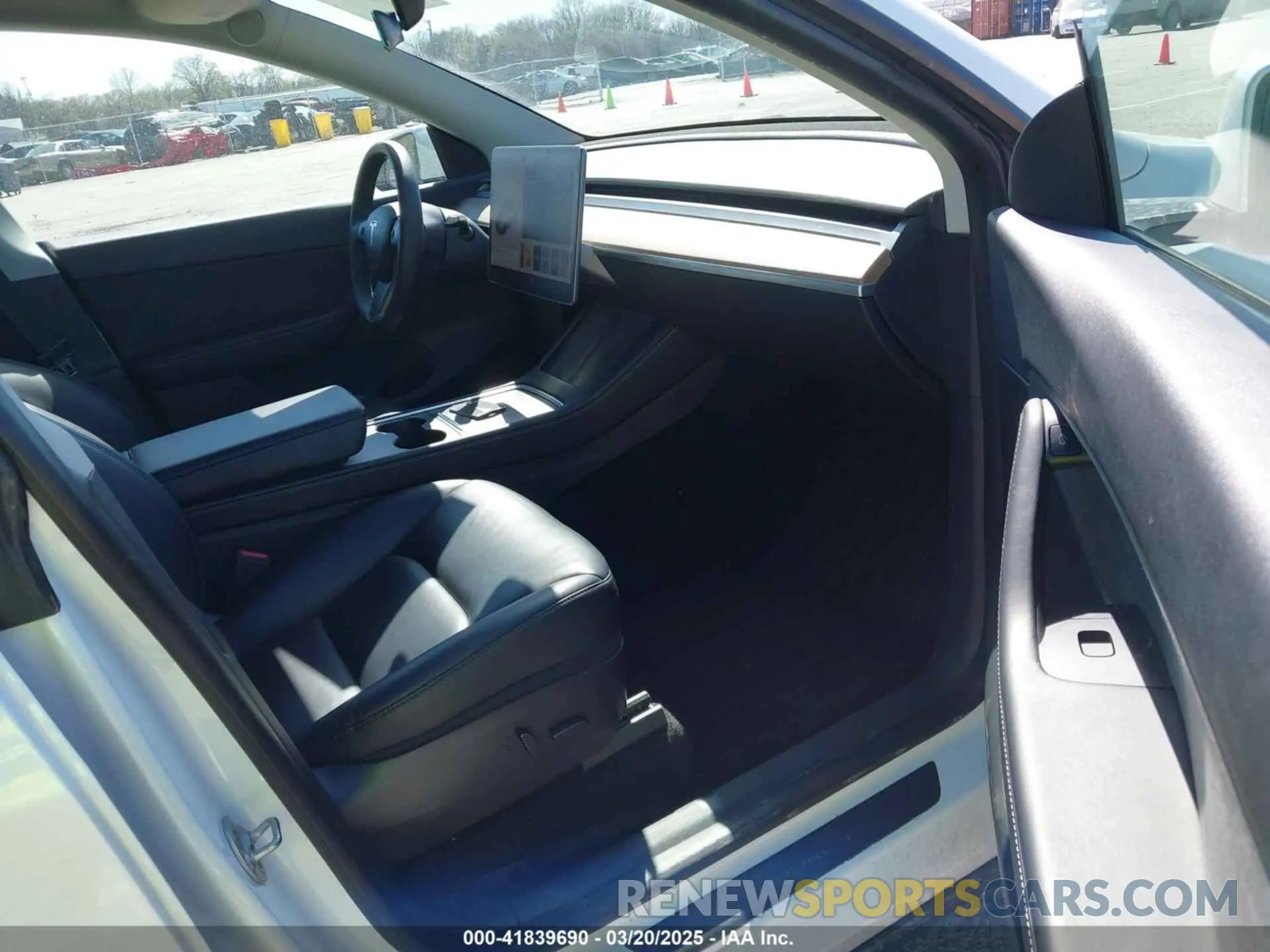 5 Photograph of a damaged car 5YJYGDEEXMF304096 TESLA MODEL Y 2021