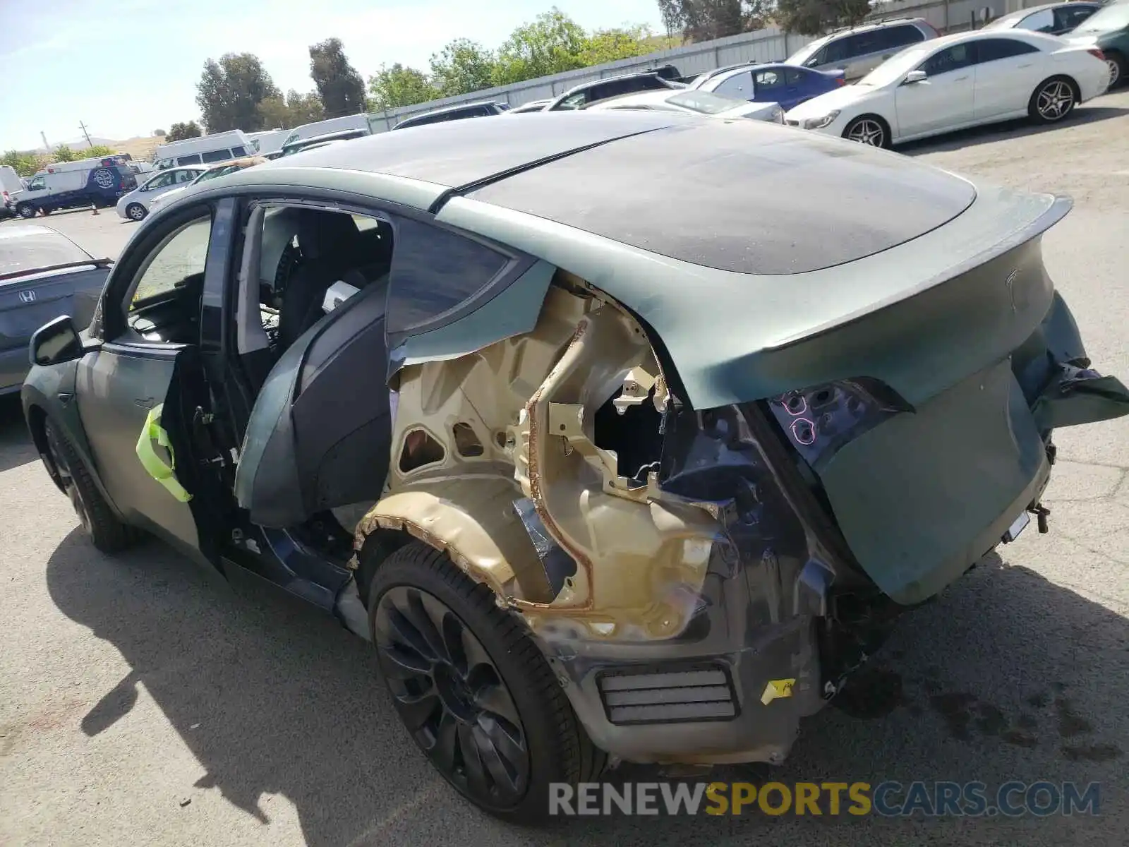 10 Photograph of a damaged car 5YJYGDEF0MF098814 TESLA MODEL Y 2021