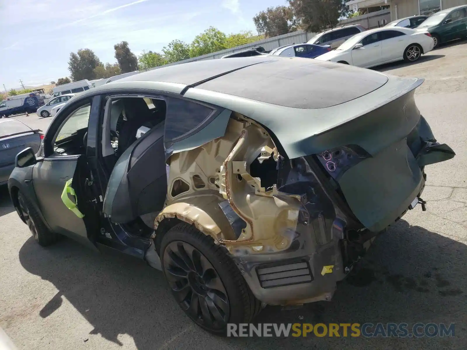 3 Photograph of a damaged car 5YJYGDEF0MF098814 TESLA MODEL Y 2021