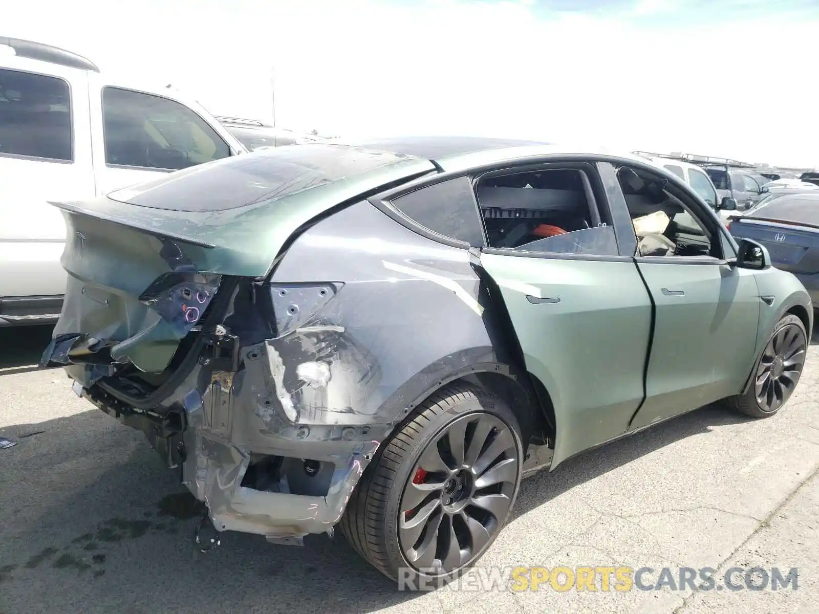 4 Photograph of a damaged car 5YJYGDEF0MF098814 TESLA MODEL Y 2021