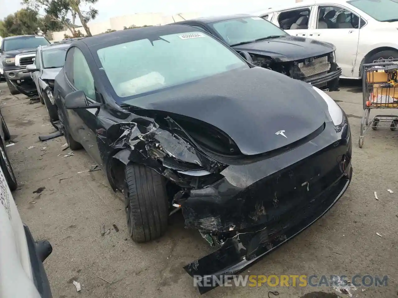 4 Photograph of a damaged car 5YJYGDEF0MF157618 TESLA MODEL Y 2021