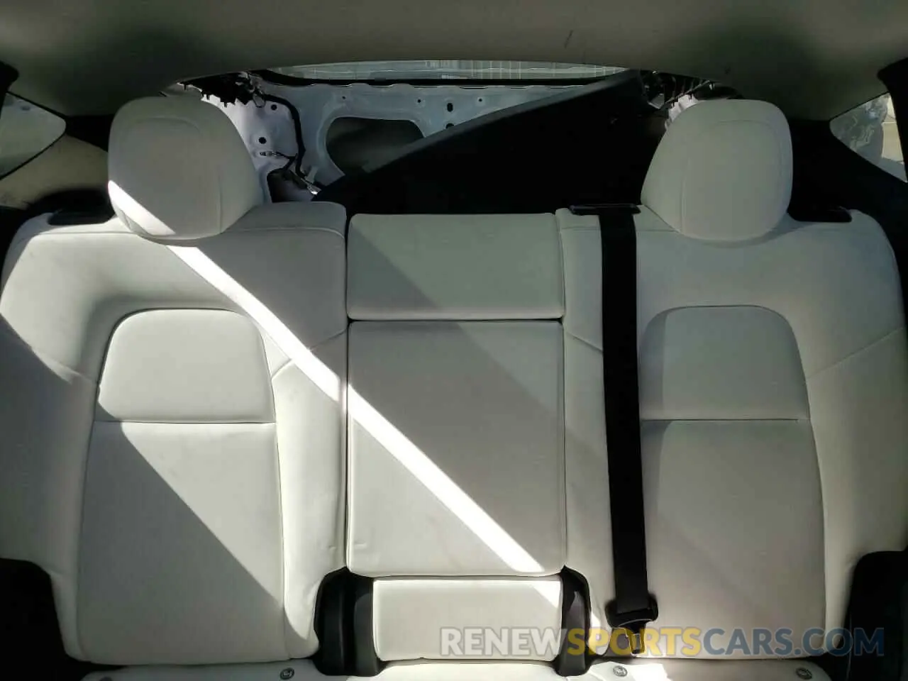 10 Photograph of a damaged car 5YJYGDEF0MF196970 TESLA MODEL Y 2021