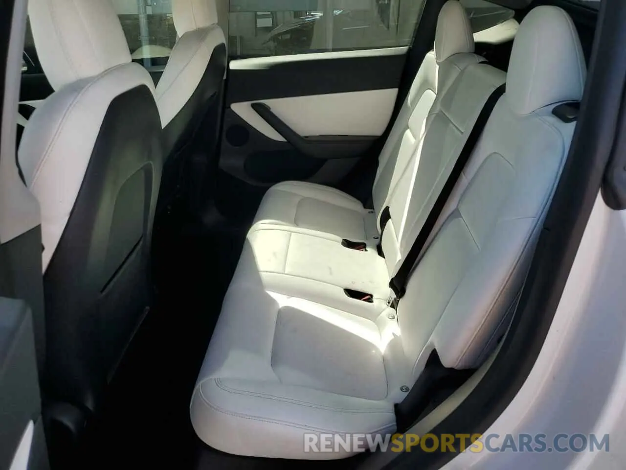 11 Photograph of a damaged car 5YJYGDEF0MF196970 TESLA MODEL Y 2021
