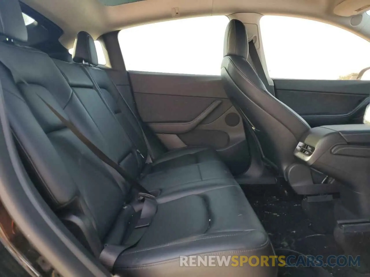11 Photograph of a damaged car 5YJYGDEF0MF239915 TESLA MODEL Y 2021