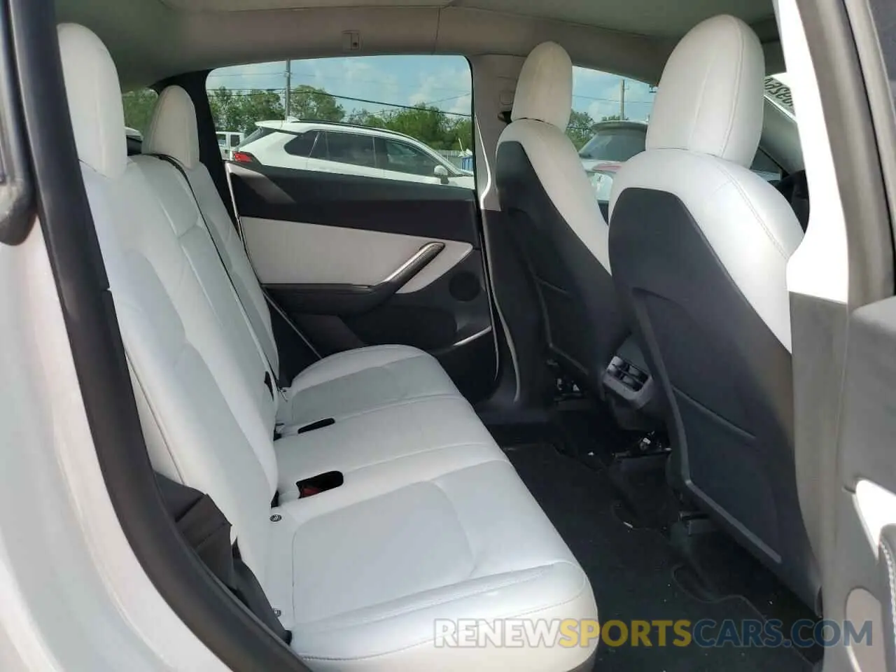 10 Photograph of a damaged car 5YJYGDEF0MF239929 TESLA MODEL Y 2021