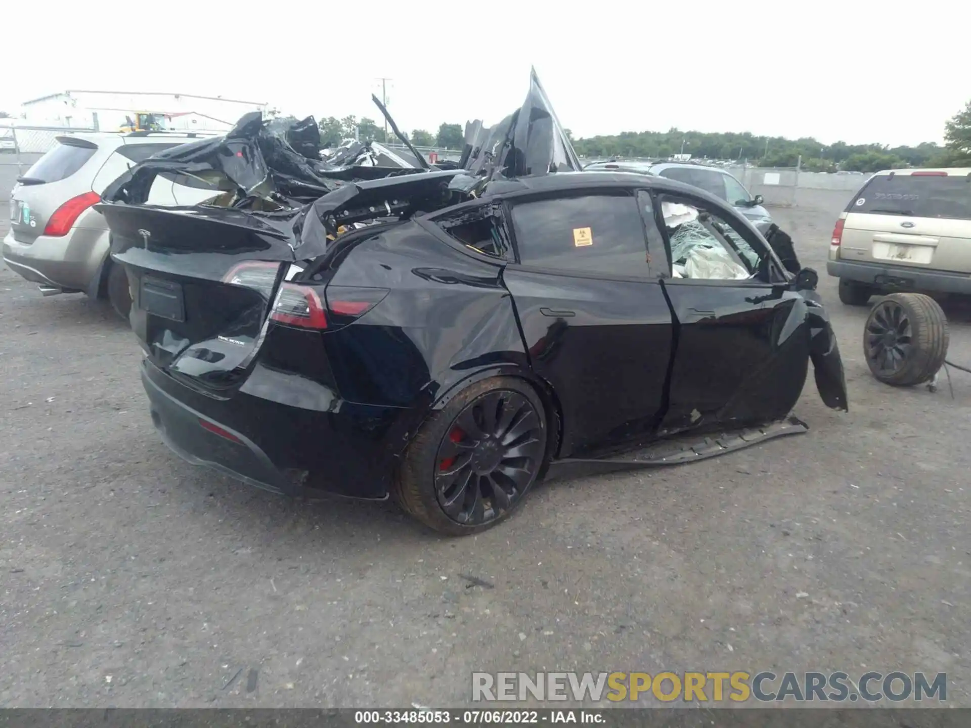 4 Photograph of a damaged car 5YJYGDEF0MF263440 TESLA MODEL Y 2021