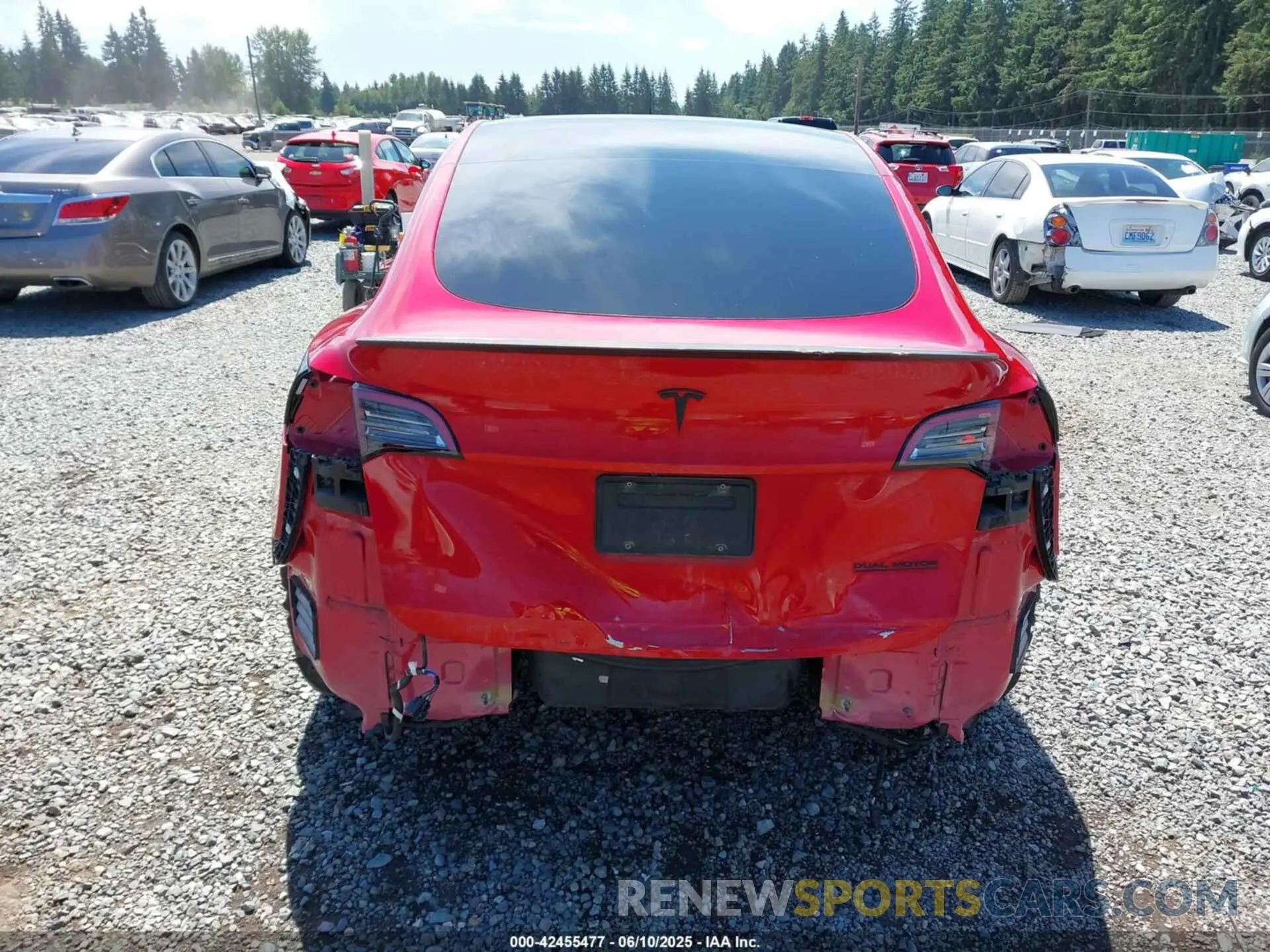 17 Photograph of a damaged car 5YJYGDEF0MF268010 TESLA MODEL Y 2021