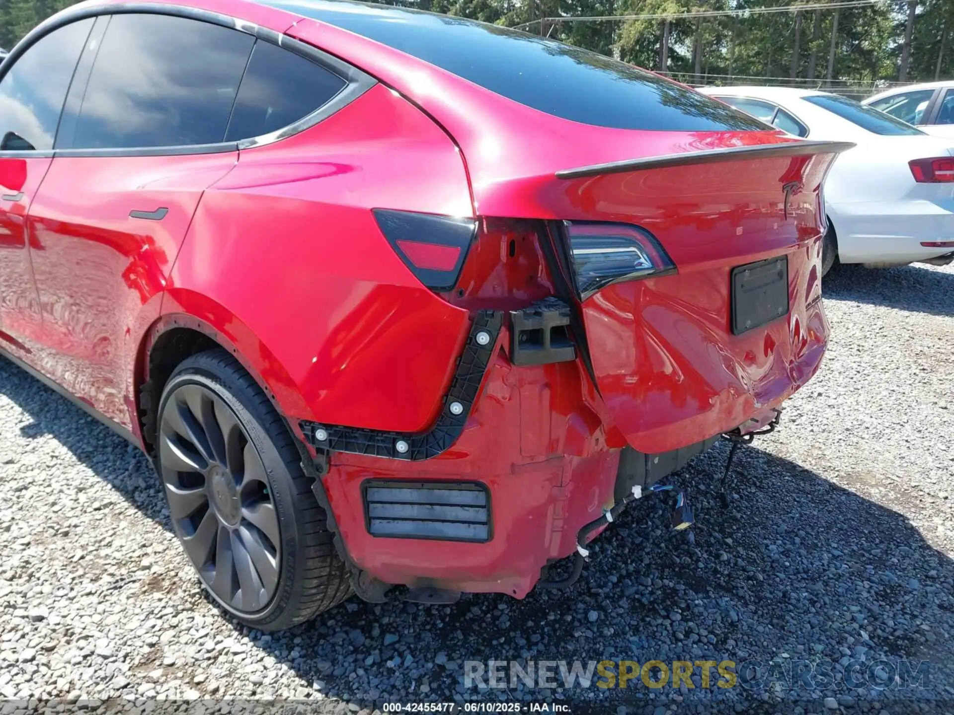 6 Photograph of a damaged car 5YJYGDEF0MF268010 TESLA MODEL Y 2021