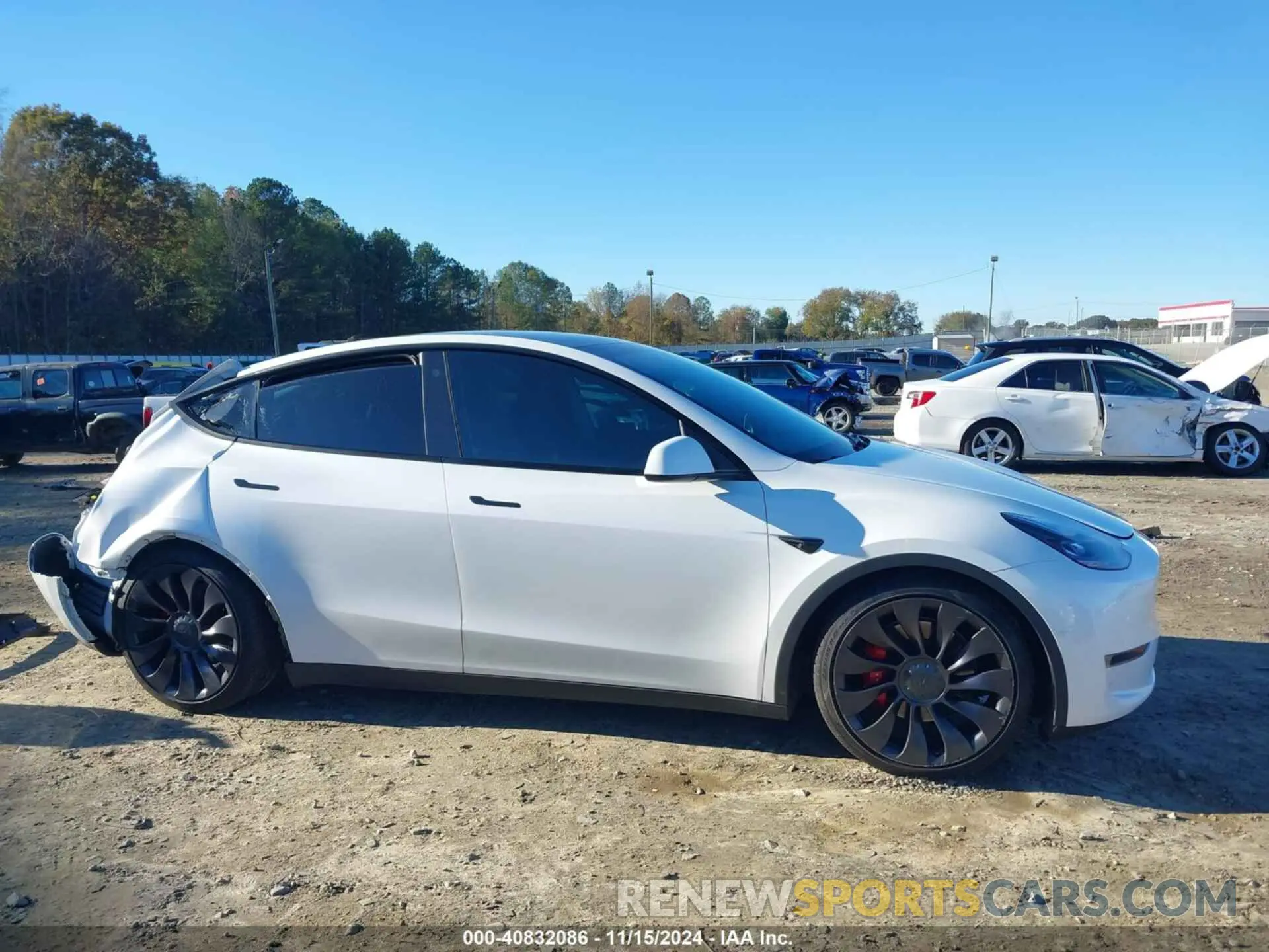 14 Photograph of a damaged car 5YJYGDEF1MF189462 TESLA MODEL Y 2021