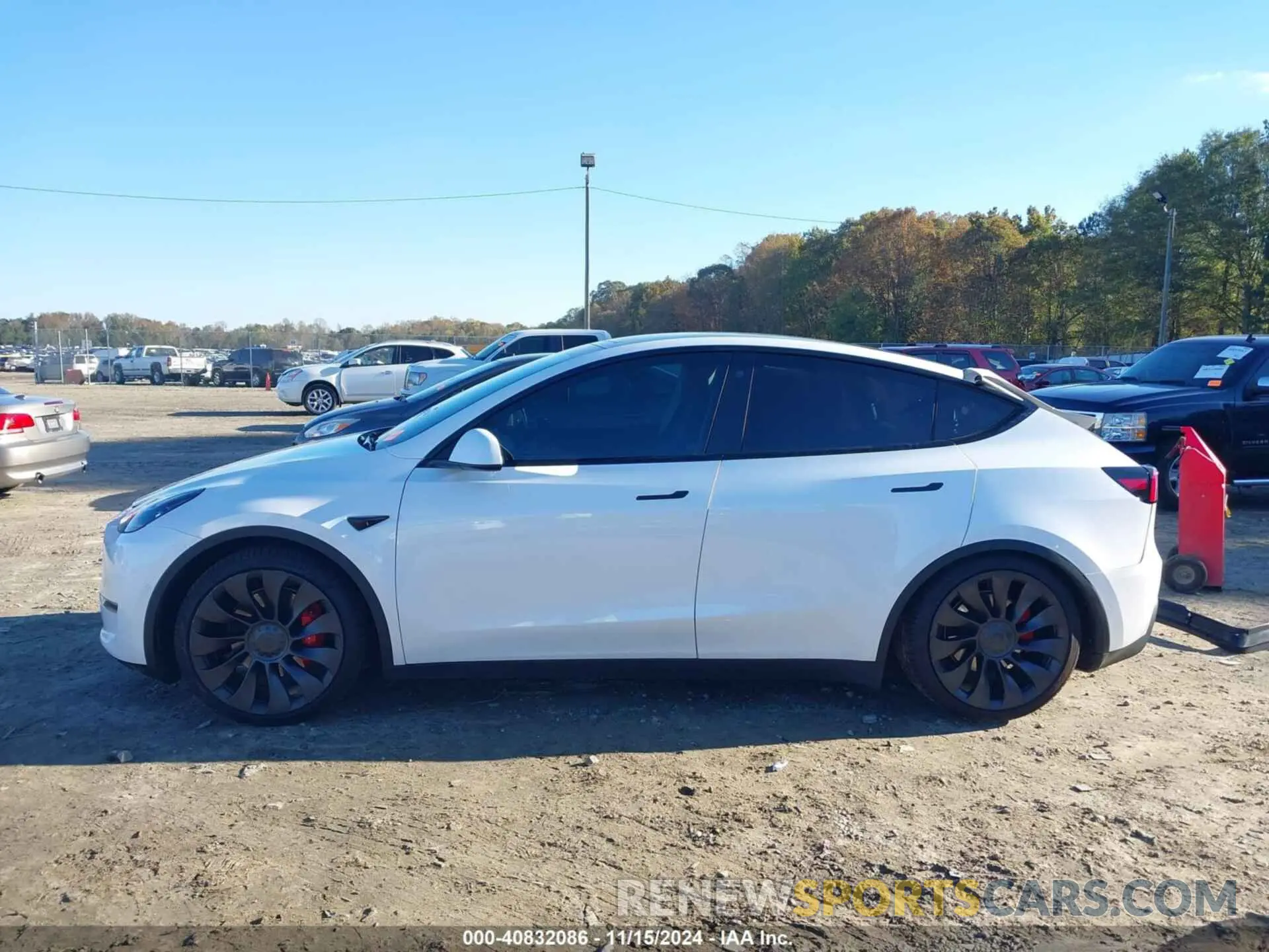 15 Photograph of a damaged car 5YJYGDEF1MF189462 TESLA MODEL Y 2021