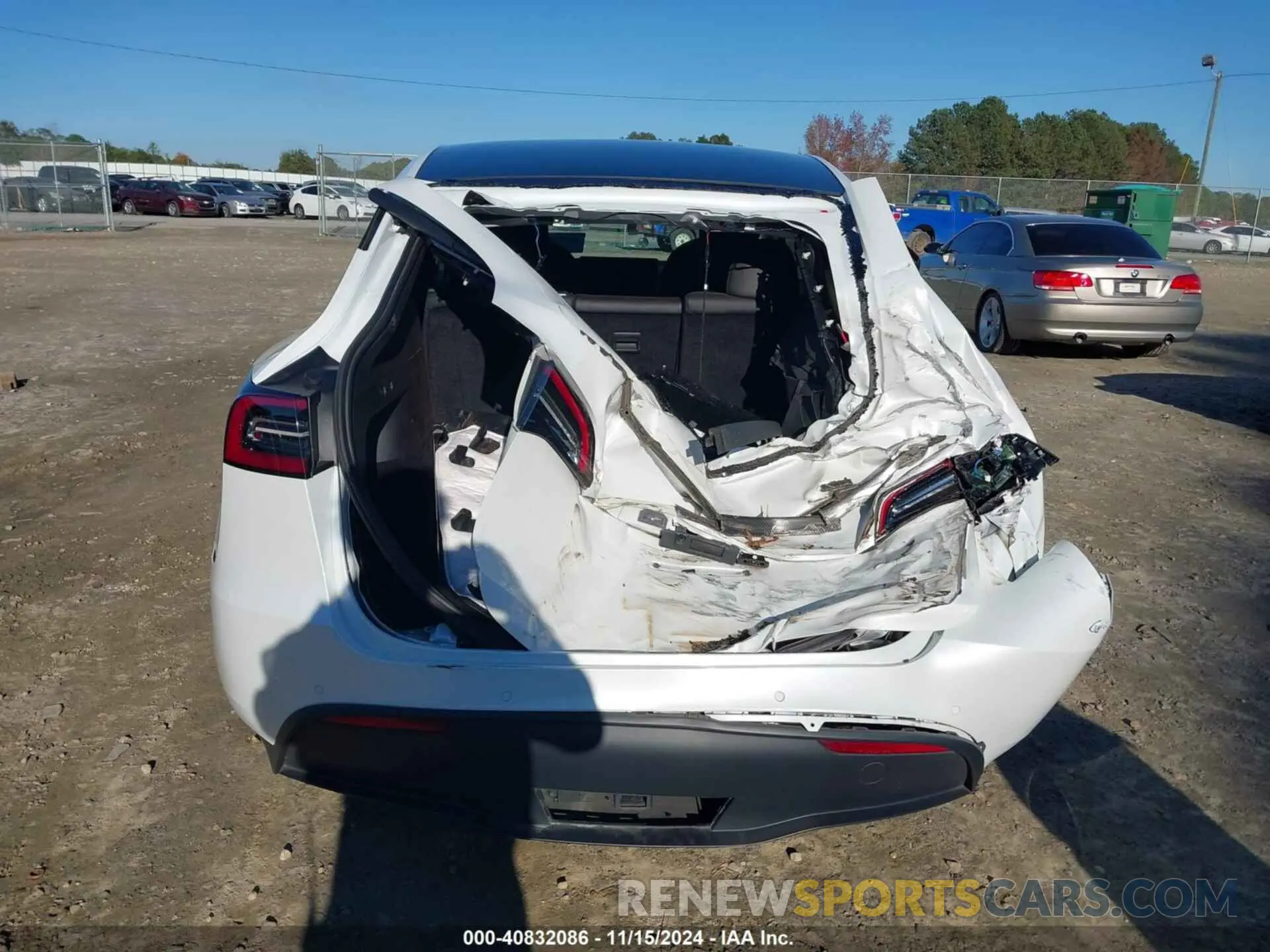 17 Photograph of a damaged car 5YJYGDEF1MF189462 TESLA MODEL Y 2021