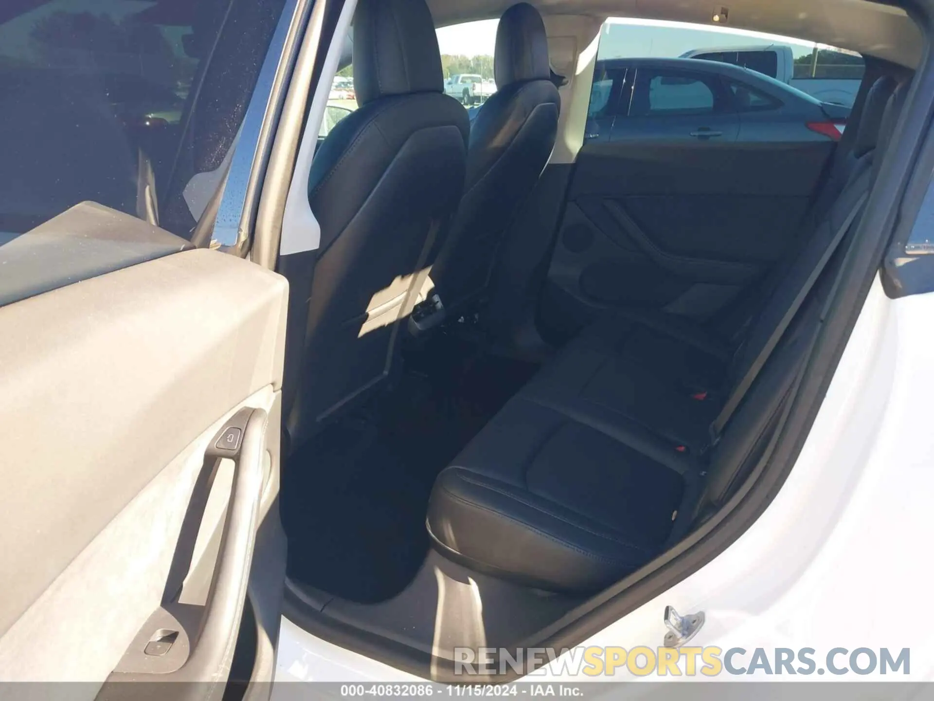 8 Photograph of a damaged car 5YJYGDEF1MF189462 TESLA MODEL Y 2021