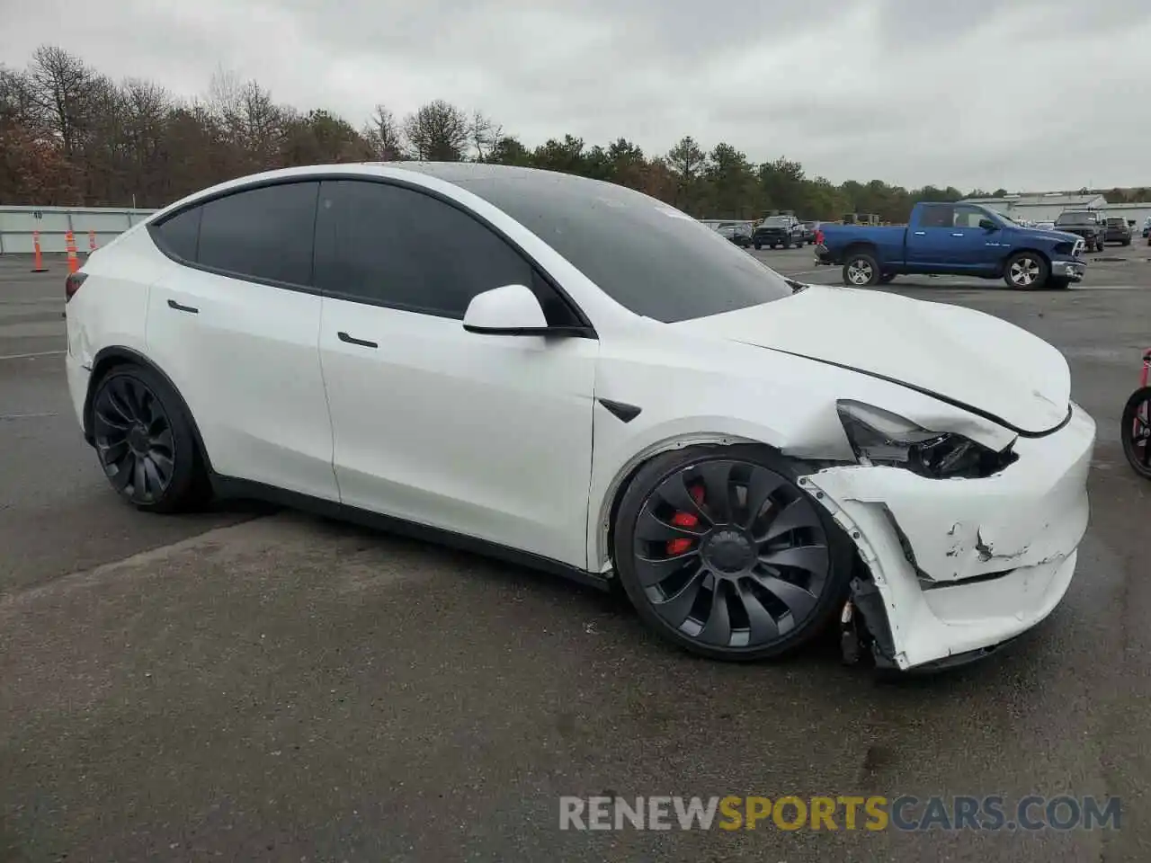 4 Photograph of a damaged car 5YJYGDEF1MF246582 TESLA MODEL Y 2021