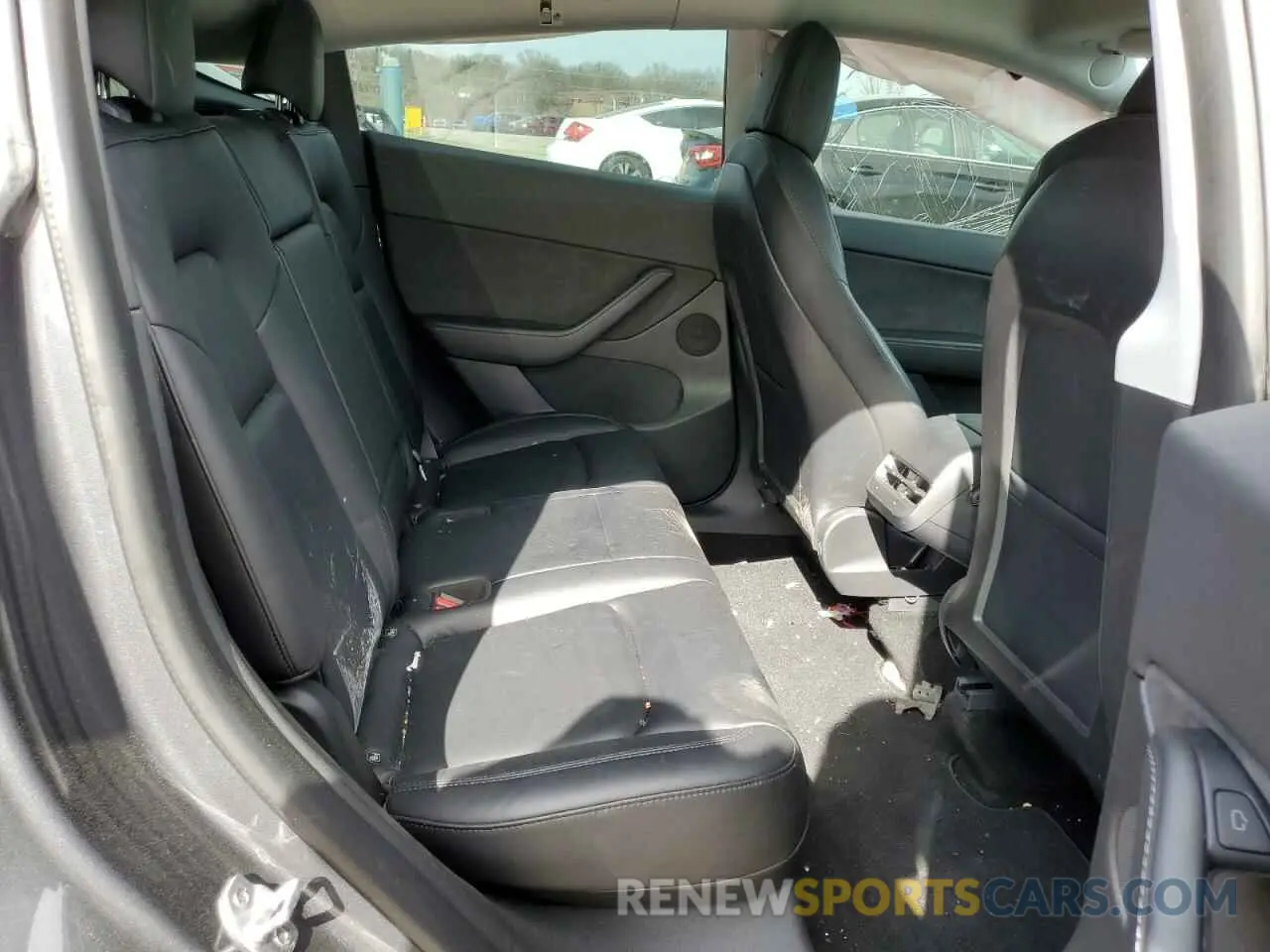11 Photograph of a damaged car 5YJYGDEF1MF249045 TESLA MODEL Y 2021