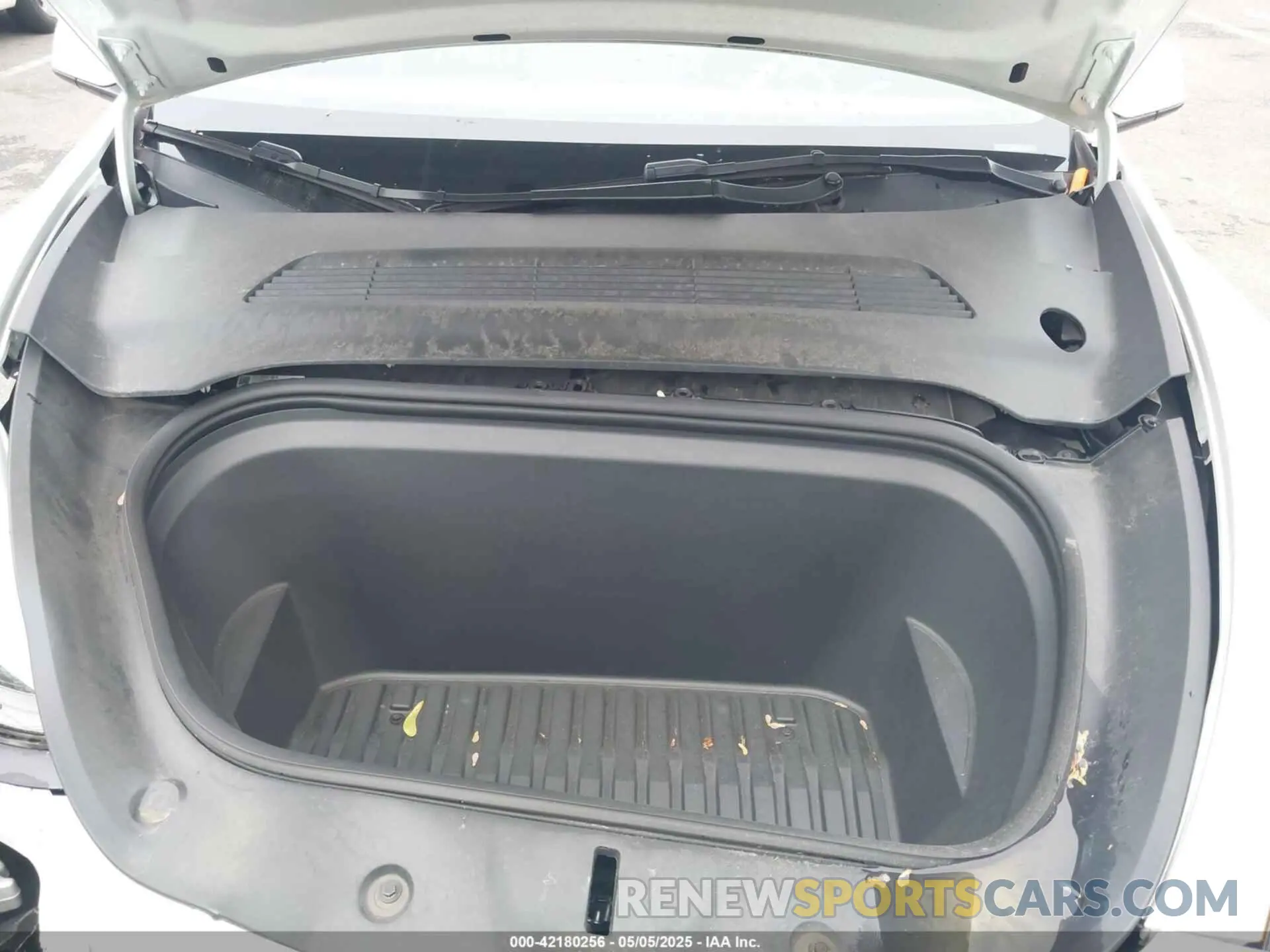 10 Photograph of a damaged car 5YJYGDEF1MF251359 TESLA MODEL Y 2021