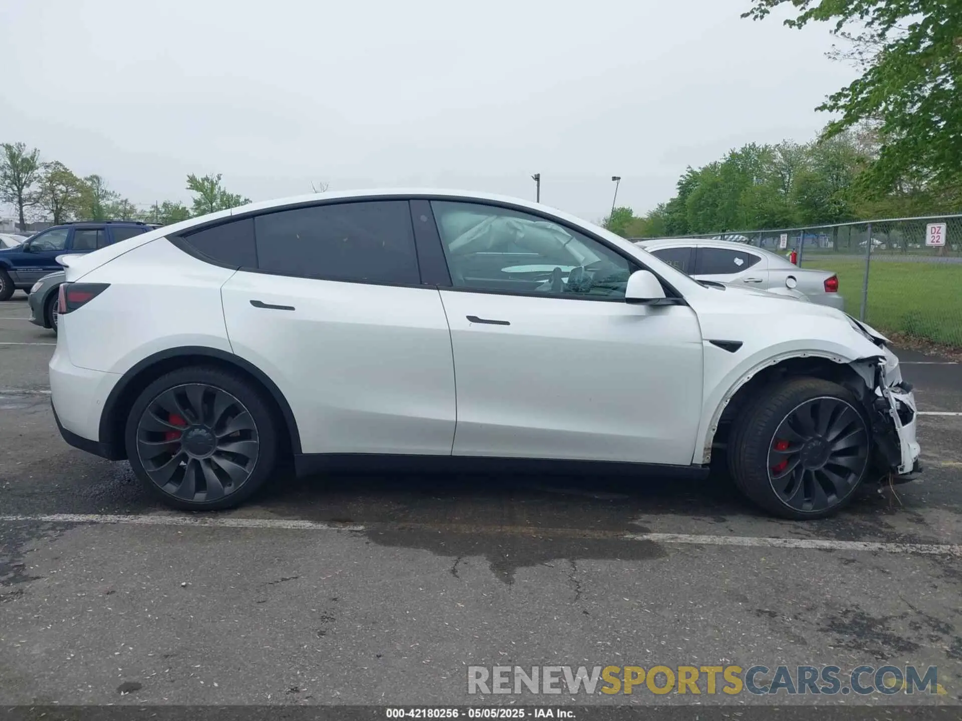 13 Photograph of a damaged car 5YJYGDEF1MF251359 TESLA MODEL Y 2021