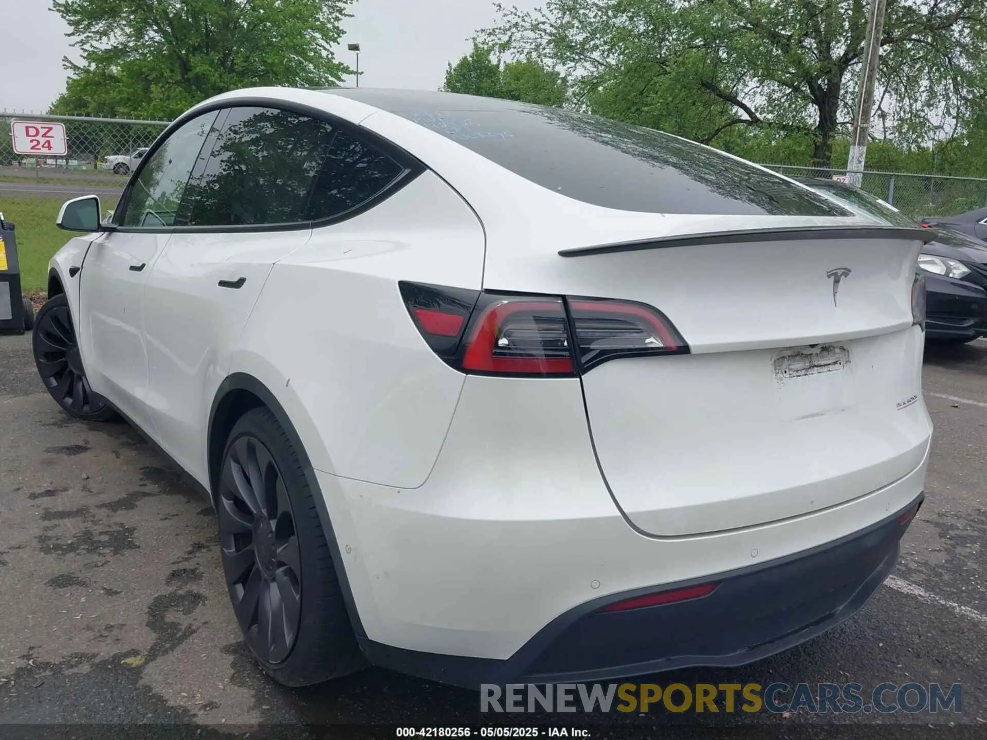 3 Photograph of a damaged car 5YJYGDEF1MF251359 TESLA MODEL Y 2021