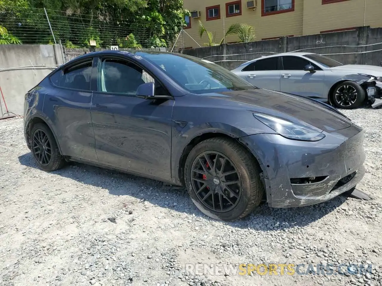 4 Photograph of a damaged car 5YJYGDEF1MF269294 TESLA MODEL Y 2021