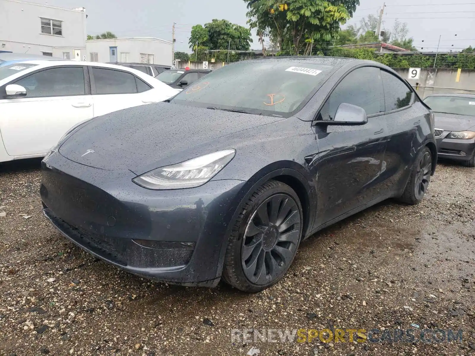 2 Photograph of a damaged car 5YJYGDEF2MF081450 TESLA MODEL Y 2021