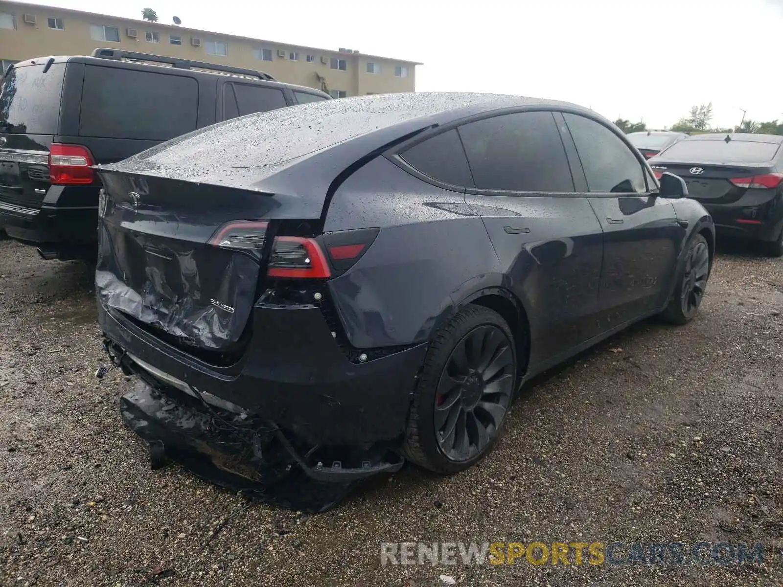 4 Photograph of a damaged car 5YJYGDEF2MF081450 TESLA MODEL Y 2021