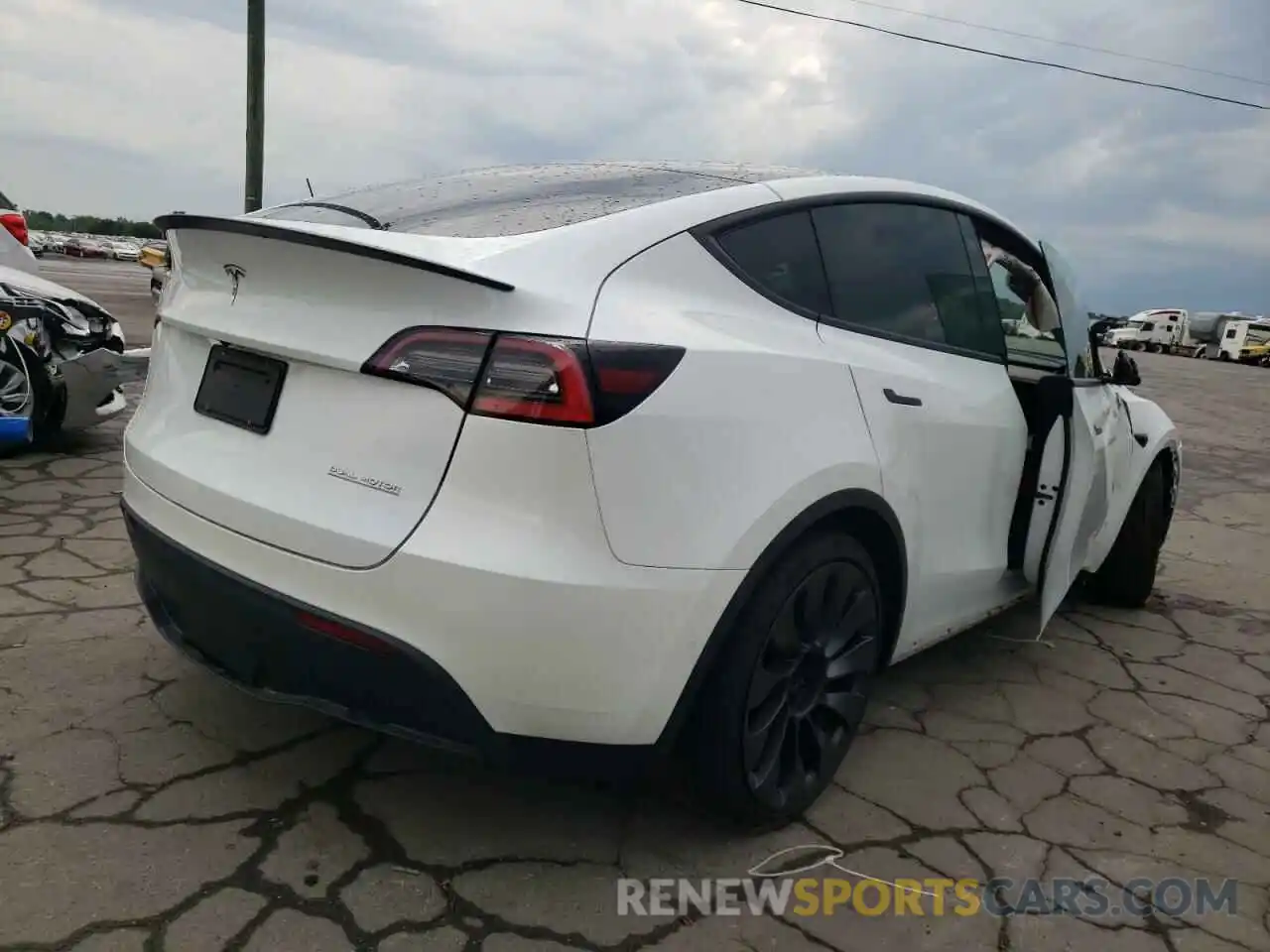 4 Photograph of a damaged car 5YJYGDEF2MF124460 TESLA MODEL Y 2021