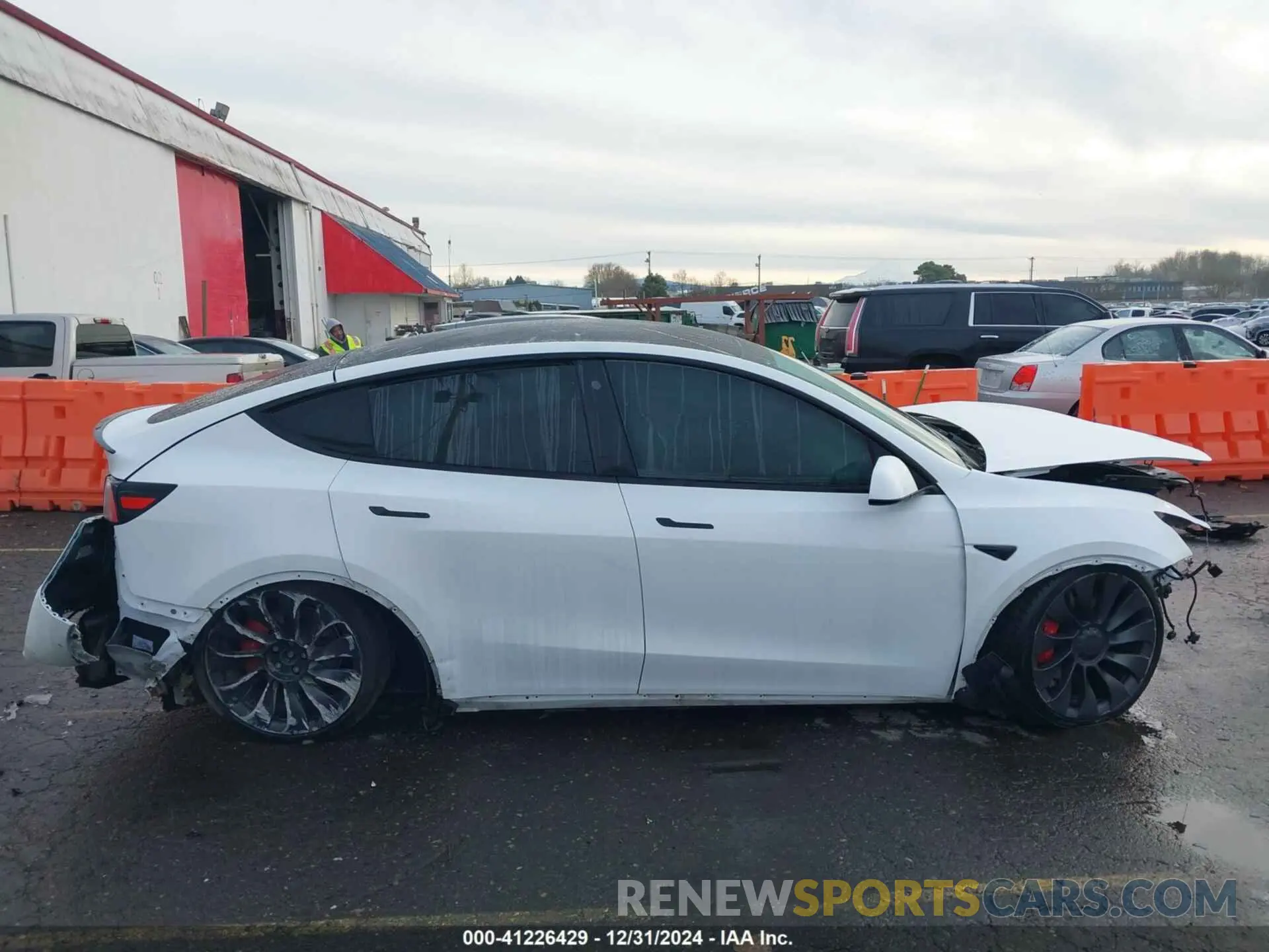 13 Photograph of a damaged car 5YJYGDEF2MF133739 TESLA MODEL Y 2021