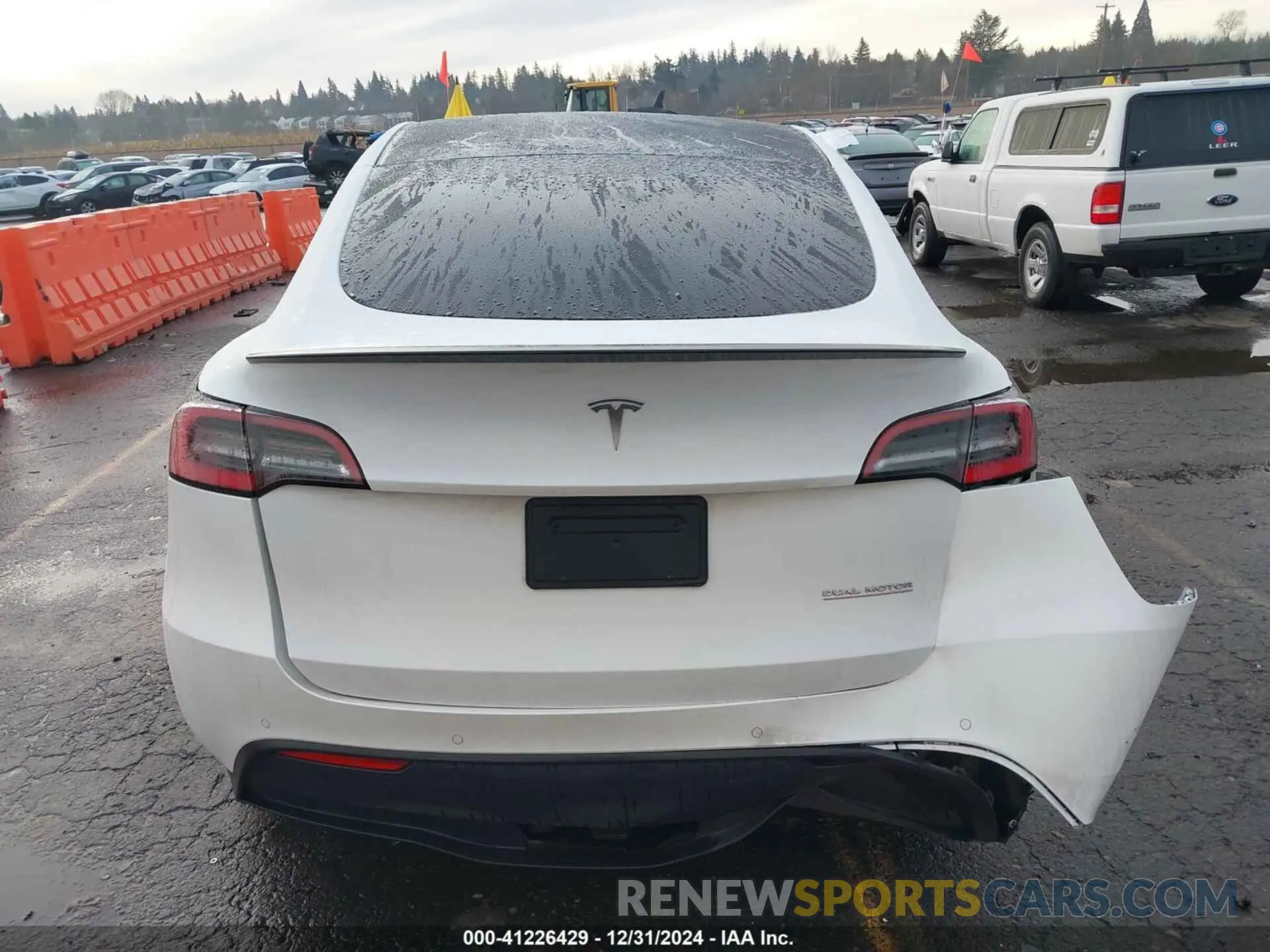 16 Photograph of a damaged car 5YJYGDEF2MF133739 TESLA MODEL Y 2021